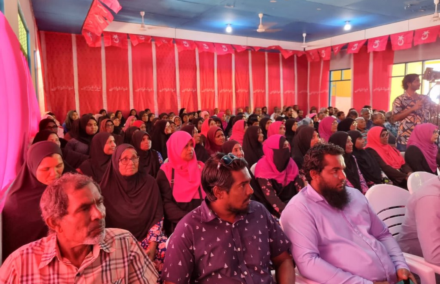 ނ. ކެނދިކުޅުދޫގައި ބޭއްވި ޖަލްސާގައި އިދިކޮޅުގެ ސަޕޯޓަރުން ބައިވެރިވަނީ-- ފޮޓޯ: ޕީޕީއެމް