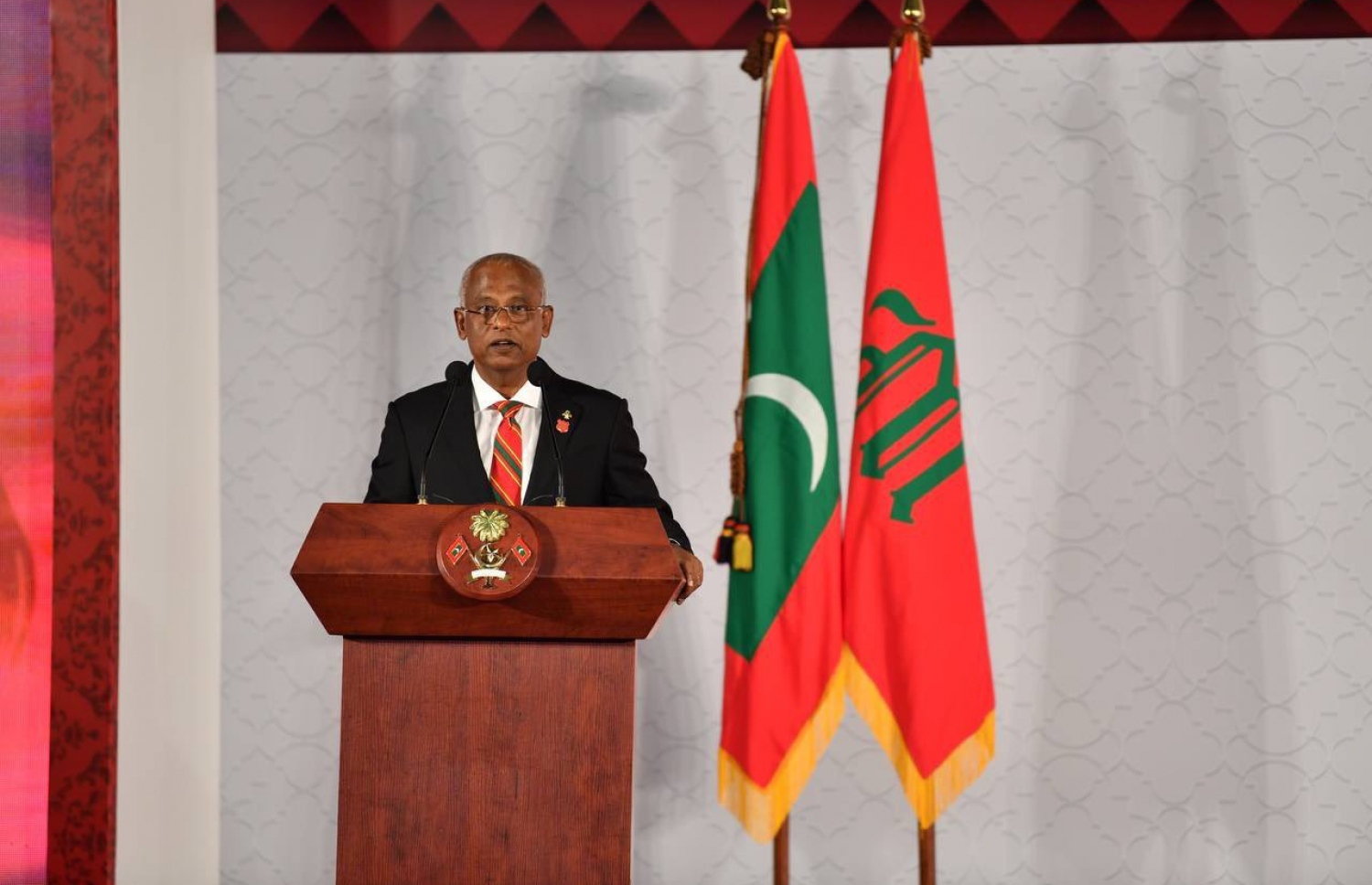 މަޖީދިއްޔާ ސްކޫލަށް 95 އަހަރު ފުރުމުގެ މުނާސަބަތުގައި ބާއްވާ ޖަލްސާގައި ރައީސް އިބްރާހިމް މުހައްމަދު ސޯލިހު ރޭ ވާހަކަފުޅު ދައްކަވަނީ-- ފޮޓޯ: ރައީސް އޮފީސް