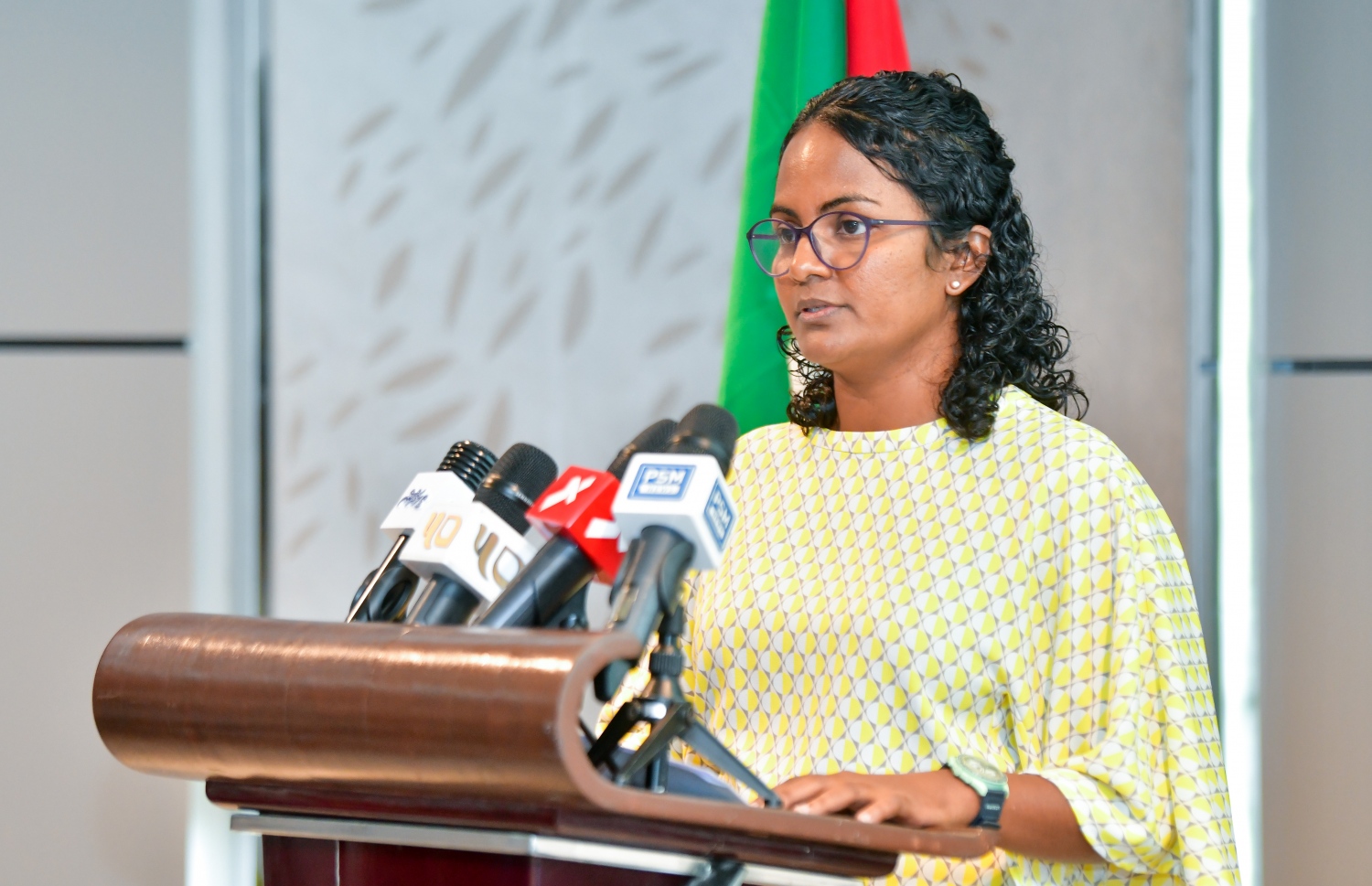 ރާއްޖޭގެ ރެޑް ލިސްޓަށް އިތުރުކުރި މުރަކައިގެ ބާވައްތައް ހާމަކުރުމަށް ބޭއްވި ހާއްސަ ރަސްމިއްޔާތުގައި ތިމާވެއްޓާ ބެހޭ މިނިސްޓަރު އައިޝަތު ޝައުނާ ވާހަކަދައްކަވަނީ -- ފޮޓޯ: ފަޔާޒް މޫސާ | މިހާރު