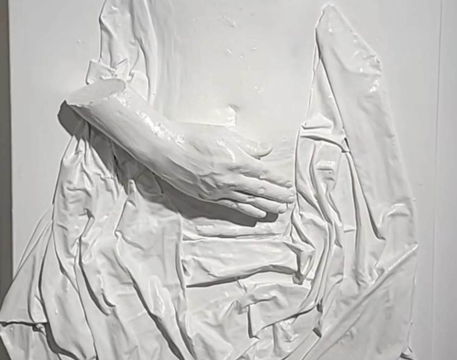 އާޓް ޕީސްގެ ނަން: "ދަ ސްކާ ދެޓް ބްރޯޓް ލައިފް އިންޓު ދަ ވޯލްޑް"