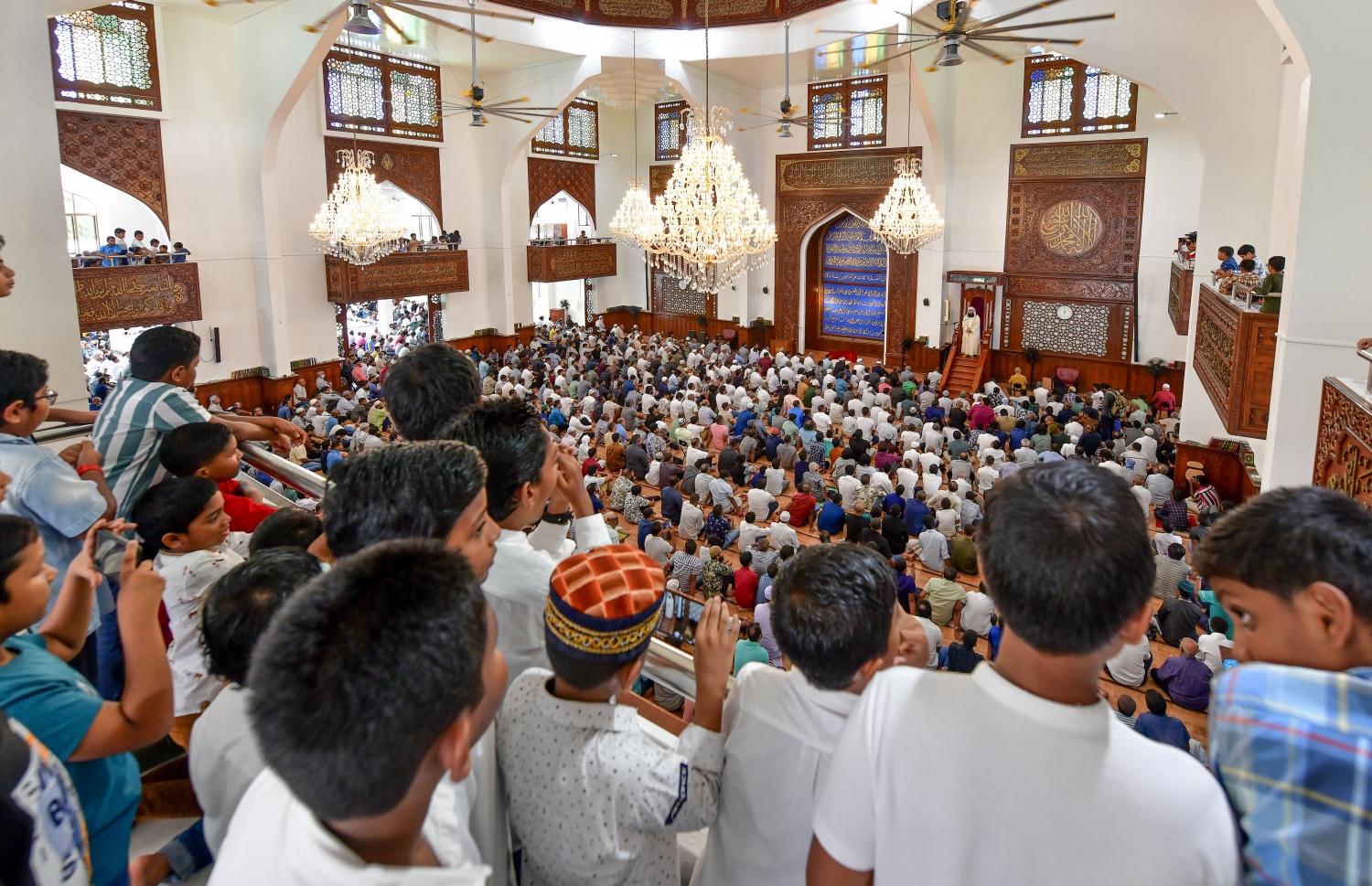 މުފްތީ މެންކް، އިސްލާމީ މަރުކަޒުގައި ހުކުރު ހުތުބާ ވިދާޅުވަނީ: ހުތުބާތަކަކީ މުޖުތަމައުގެ މީހުންނަށް އެ ވަގުތަކަށް އެނގުން ލާޒިމުވާ ކަންތައްތަކެއް ހިމަނާލެވޭ އެއްޗެއް.--- ފޮޓޯ: ނިޝާން އަލީ| މިހާރު