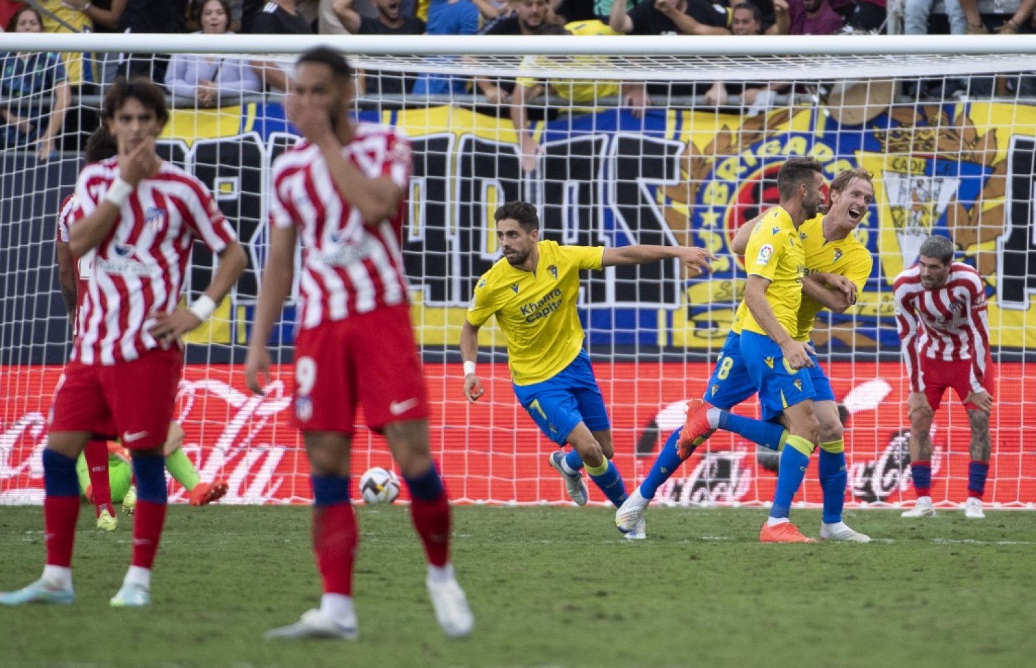 ކާޑީޒް އިން މޮޅުވި ލަނޑު ޖެހުމަށް ފަހު.-- ފޮޓޯ: އޭއެފްޕީ