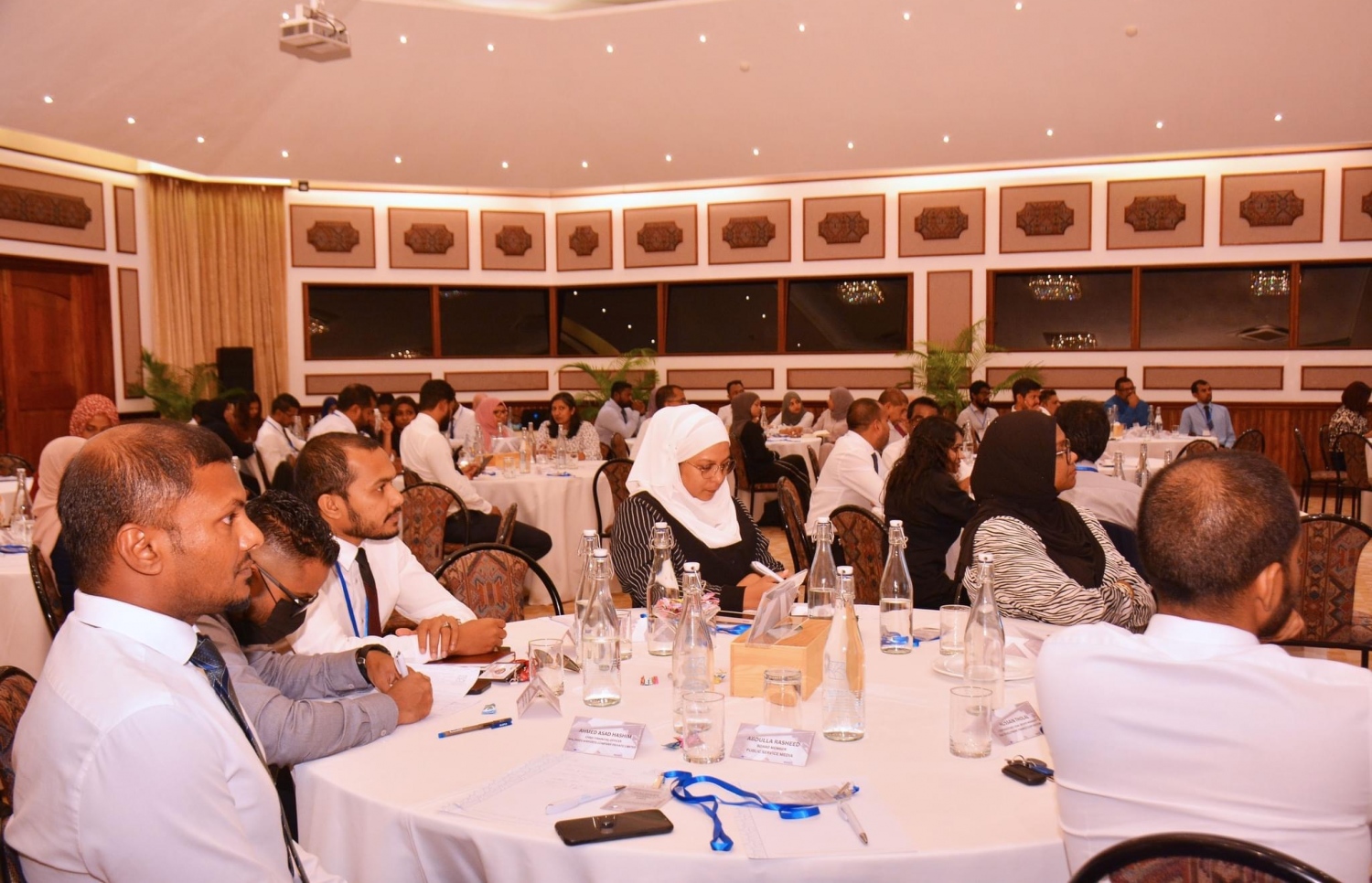 އެންޓި ކޮރަޕްޝަން ކޮންފަރެންސްގައި ބައެއް އިދާރާތަކުގެ މުވައްޒަފުން ބައިވެރިވަނީ.