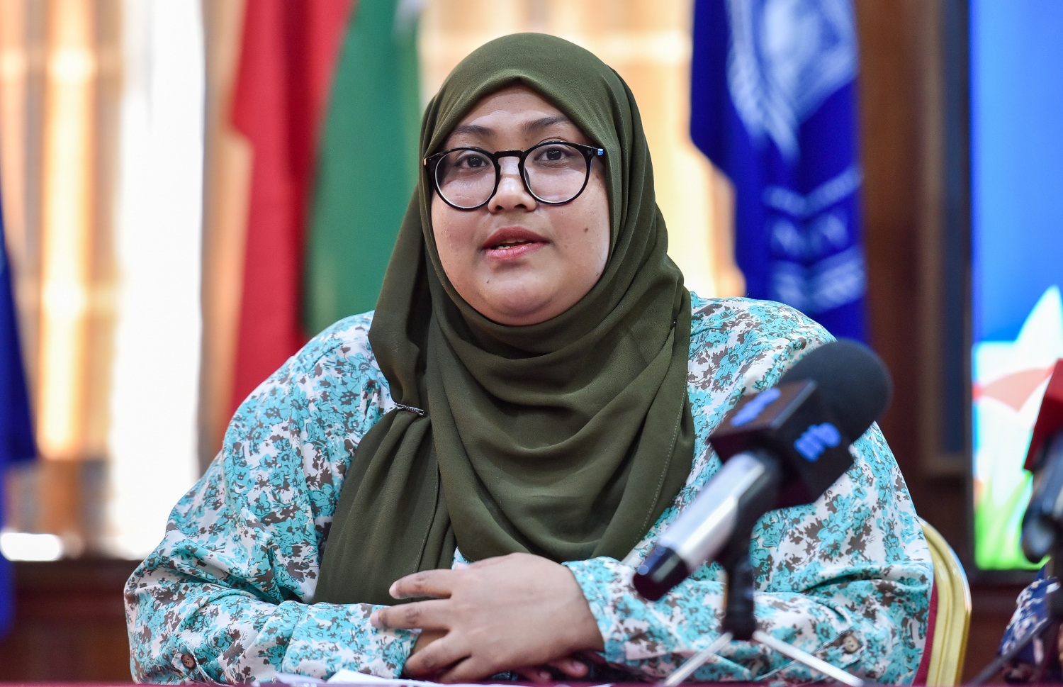 ނޫސްވެރިންގެ ބައްދަލުވުމުގައި އެފްއެޗްޓީއެސްގެ ލެކްޗަރާ ހަޝްމާ ވާހަކަ ދައްކަވަނީ--ފޮޓޯ: ފަޔާޒް މޫސާ | މިހާރު