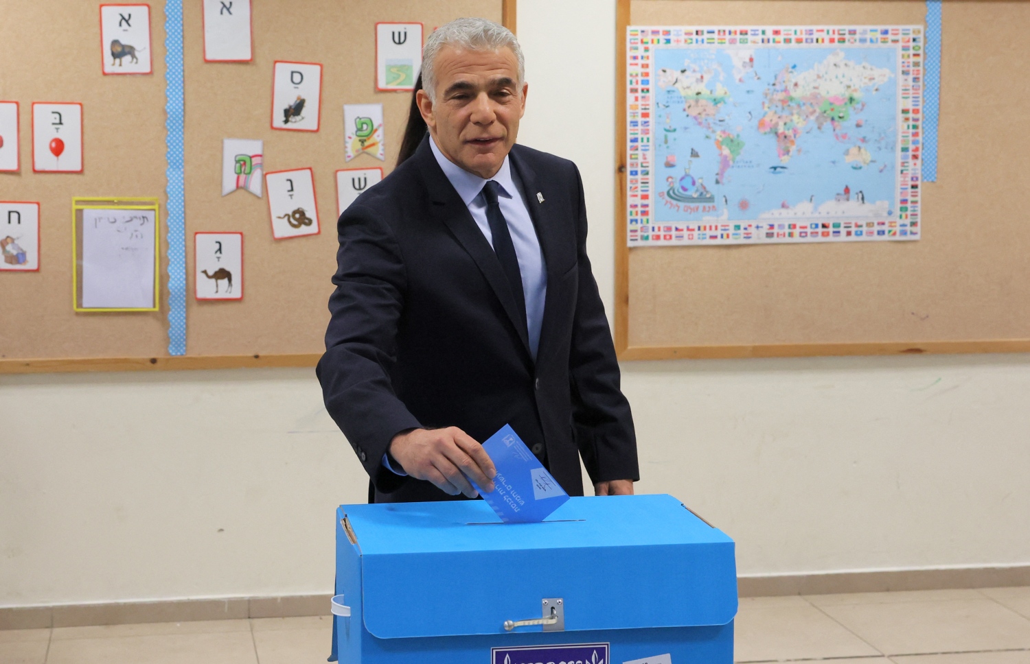 ބޮޑުވަޒީރު ޔައީރް ލަޕީޑް އިއްޔެގެ އިންތިހާބުގައި ވޯޓު ލައްވަނީ. --އޭއެފްޕީ