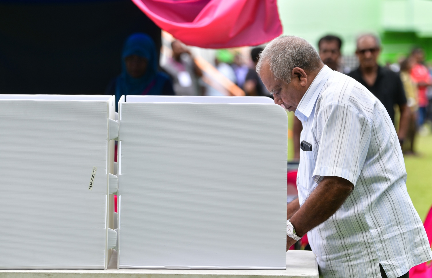 ޕީޕީއެމް/ޕީއެންސީގެ ދާއިރާތަކުގެ އިންތިހާބުގައި މާލޭގެ ވޯޓުލުން ހެންވޭރު ދަނޑުގައި ކުރިއަށް ދަނީ -- ފޮޓޯ: ނިޝާން އަލީ | މިހާރު