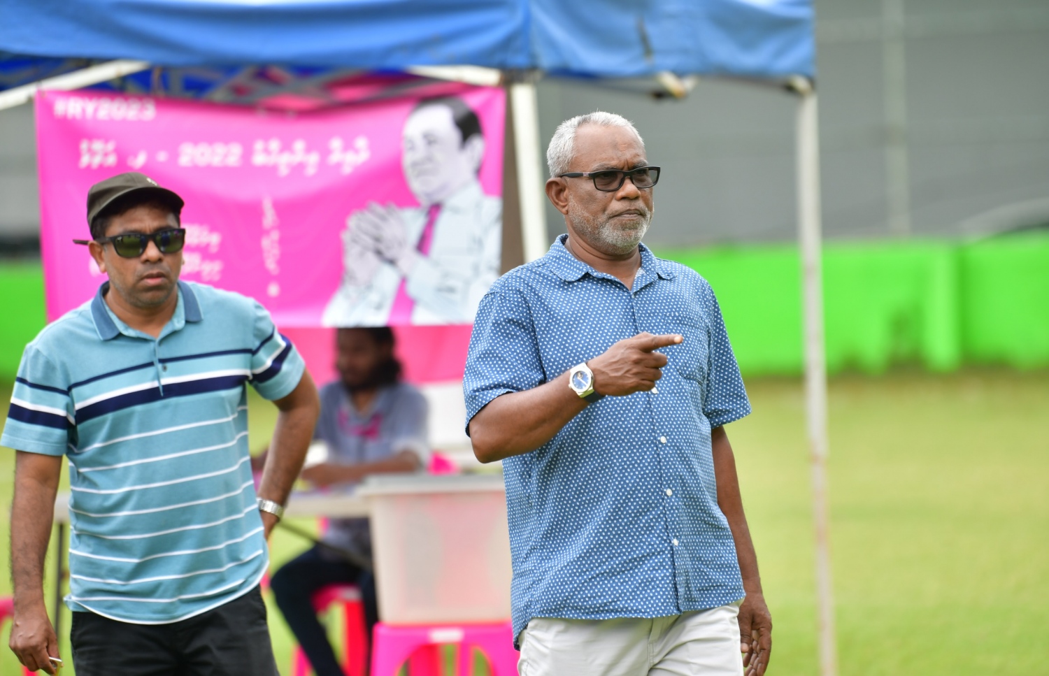 ޕީޕީއެމް/ޕީއެންސީގެ ދާއިރާތަކުގެ އިންތިހާބުގެ މާލޭގެ ވޯޓުލުން ހެންވޭރު ދަނޑުގައި ބާއްވާއިރު، ޕީއެންސީގެ ނައިބު ރައީސް އަބްދުއްރަހީމާއި ގެމަނަފުށި ދާއިރާގެ ކުރީގެ މެމްބަރު ޖަމީލް އުސްމާން އެ ތަނުގައި ހަރަކާތްތެރިވަނީ.--- ފޮޓޯ: ނިޝާން އަލީ | މިހާރު