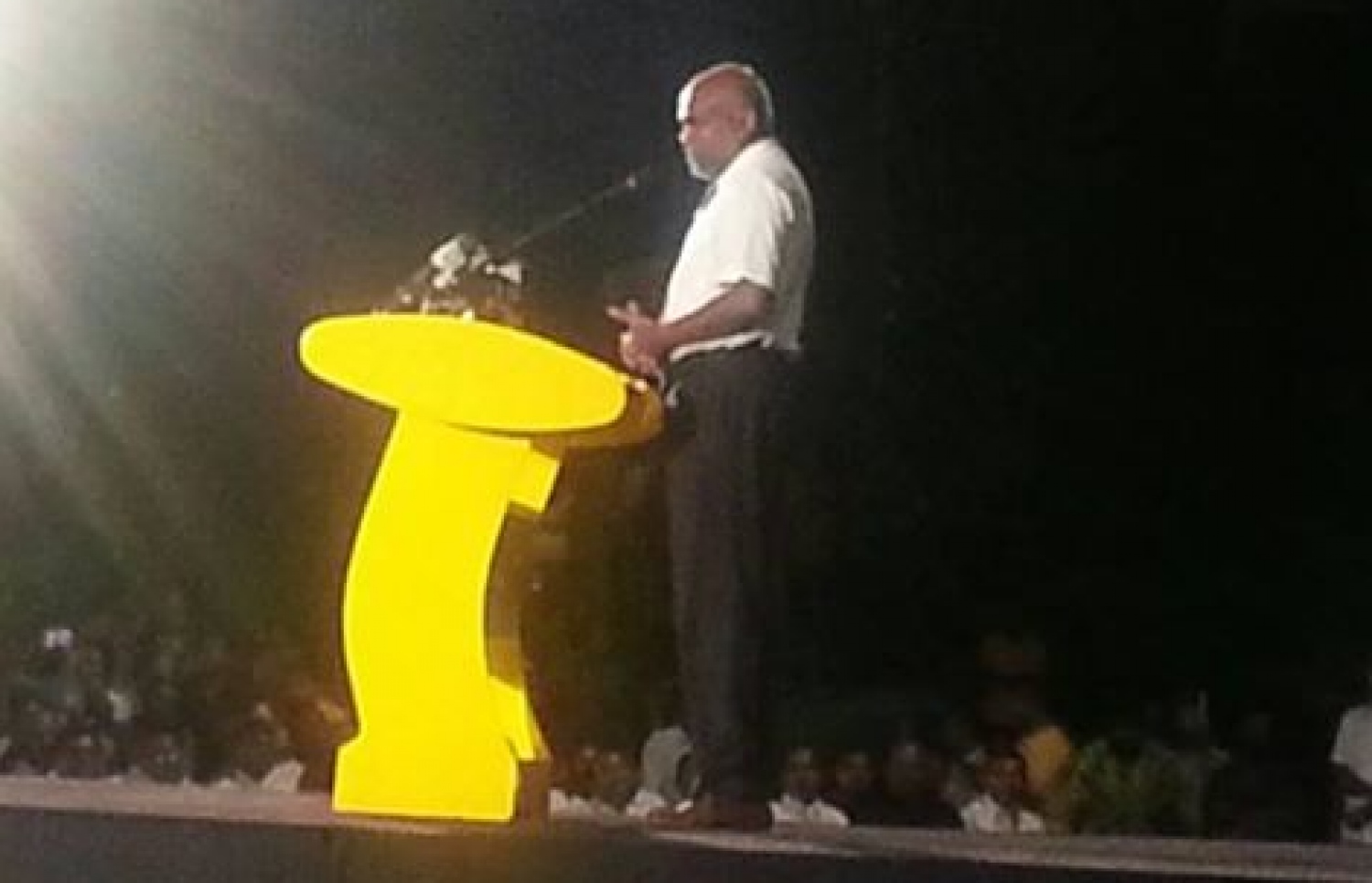 އެމްޑީޕީގެ ޖަލްސާއެއްގައި މުނައްވަރު ވާހަކަ ދައްކަވަނީ: ސިޔާސީ ކަންކަމުން ދުރަށް ވަޑައިނުގެންނެވުނީ ގައުމުގެ ހާލަތާ ހެދި ކަމަށް ވިދާޅުވި.