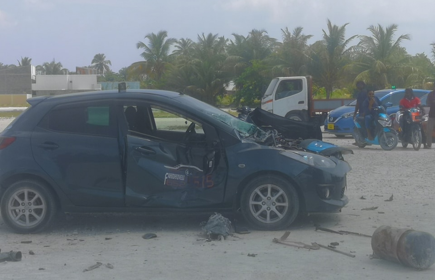 ލޮރީ އާއި ޓެކްސީ ޖެހި އެކްސިޑެންޓު ހިނގާފައި.-- ފޮޓޯ: ކުޅުދުއްފުށީ އޮންލައިން