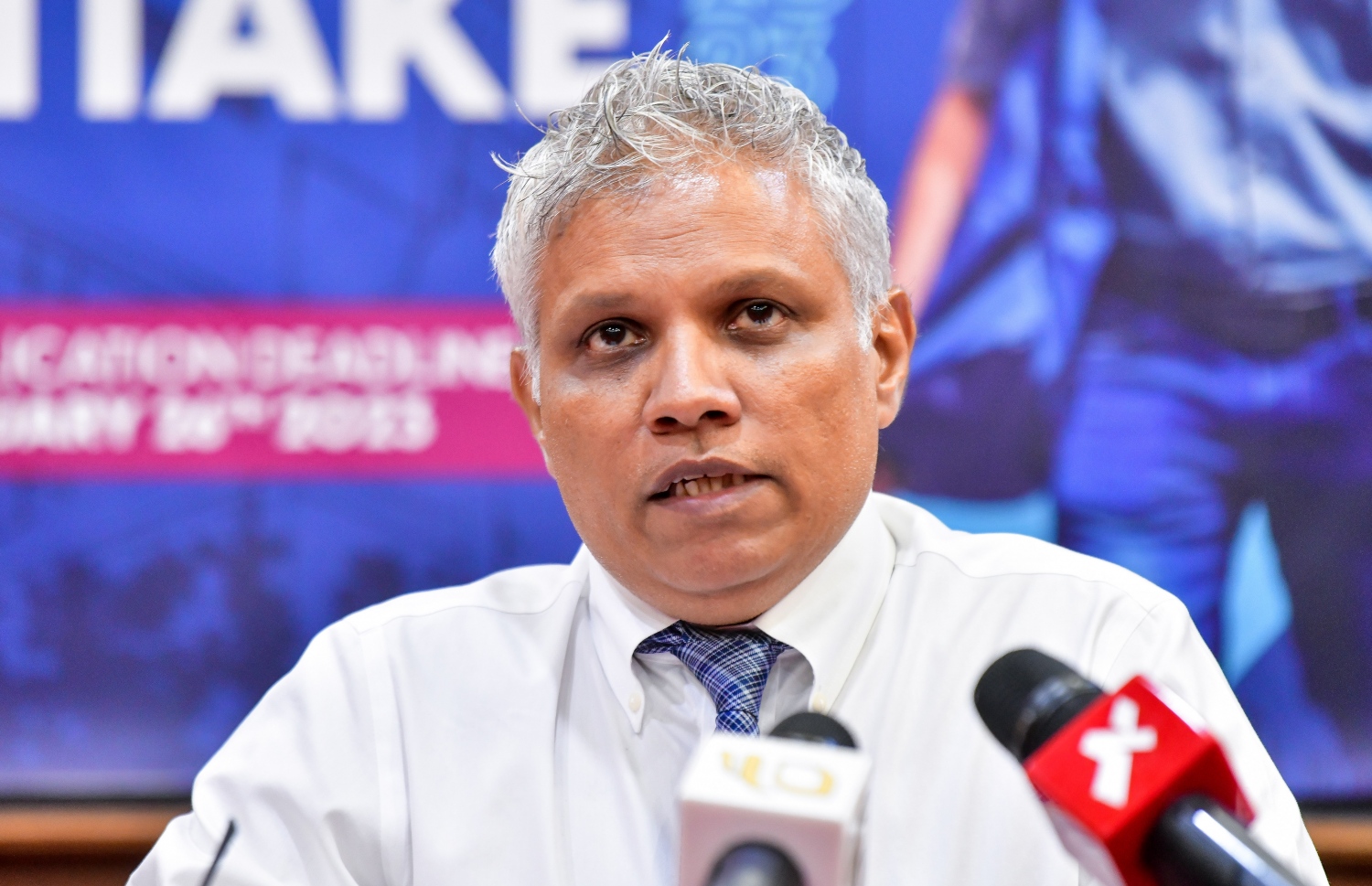 މިއަދުގެ ނޫސްވެރިންގެ ބައްދަލުވުމުގައި އެމްއެންޔޫގެ ވައިސް ޗާންސިލަރު މުހައްމަދު ޝަރީފް ވާހަކަ ދައްކަވަނީ ---ފޮޓޯ: ފަޔާޒް މޫސާ | މިހާރު