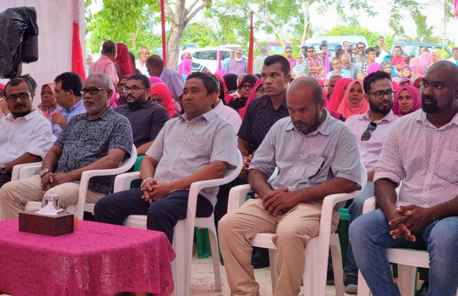 އައްޑޫގައި ބާއްވާ "މަވެސް ޕީޕީއެމް" ޖަލްސާގައި ކުރީގެ ރައީސް އަބްދުﷲ ޔާމީނު ބައިވެރިވެވަޑައިގަންނަވަނީ-- ފޮޓޯ: ޕީޕީއެމް