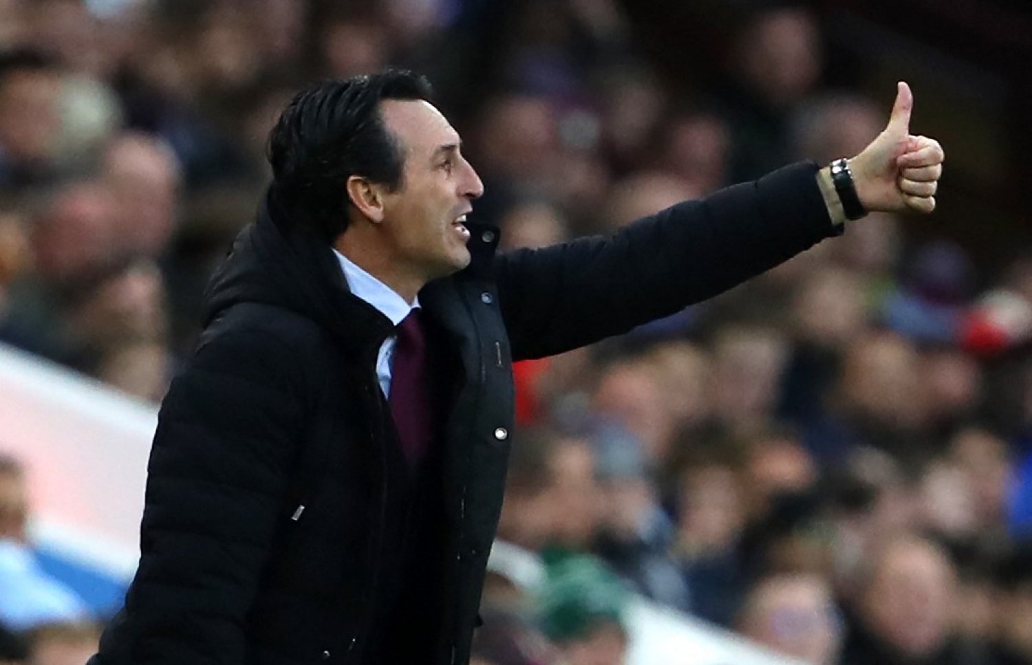 އެމެރީ، އެސްޓަން ވިލާގެ ކޯޗުކަމުގެ ފުރަތަމަ މެޗުގައި ޔުނައިޓެޑާ ދެކޮޅަށް އިރުޝާދު ދެނީ.-- ފޮޓޯ: އޭއެފްޕީ