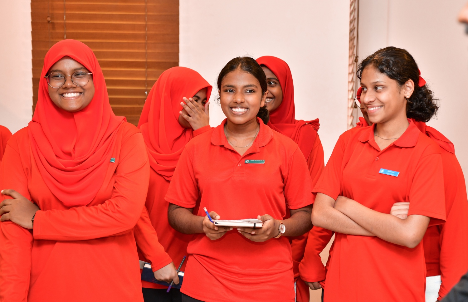 މާލެ- ނޮވެމްބަރު 7، 2022: ނޫސްވެރިކަމާ ބެހޭ މައުލޫމާތު ހޯދަން އިސްކަންދަރު ސްކޫލުގެ ބައެއް ދަރިވަރުން "މިހާރު" ނޫހަށް ކުރި ޒިޔާރަތް -- ފޮޓޯ: ނިޝާން އަލީ