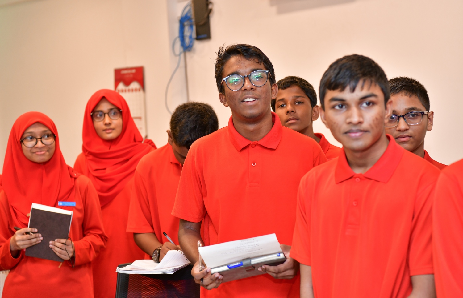 މާލެ- ނޮވެމްބަރު 7، 2022: ނޫސްވެރިކަމާ ބެހޭ މައުލޫމާތު ހޯދަން އިސްކަންދަރު ސްކޫލުގެ ބައެއް ދަރިވަރުން "މިހާރު" ނޫހަށް ކުރި ޒިޔާރަތް -- ފޮޓޯ: ނިޝާން އަލީ