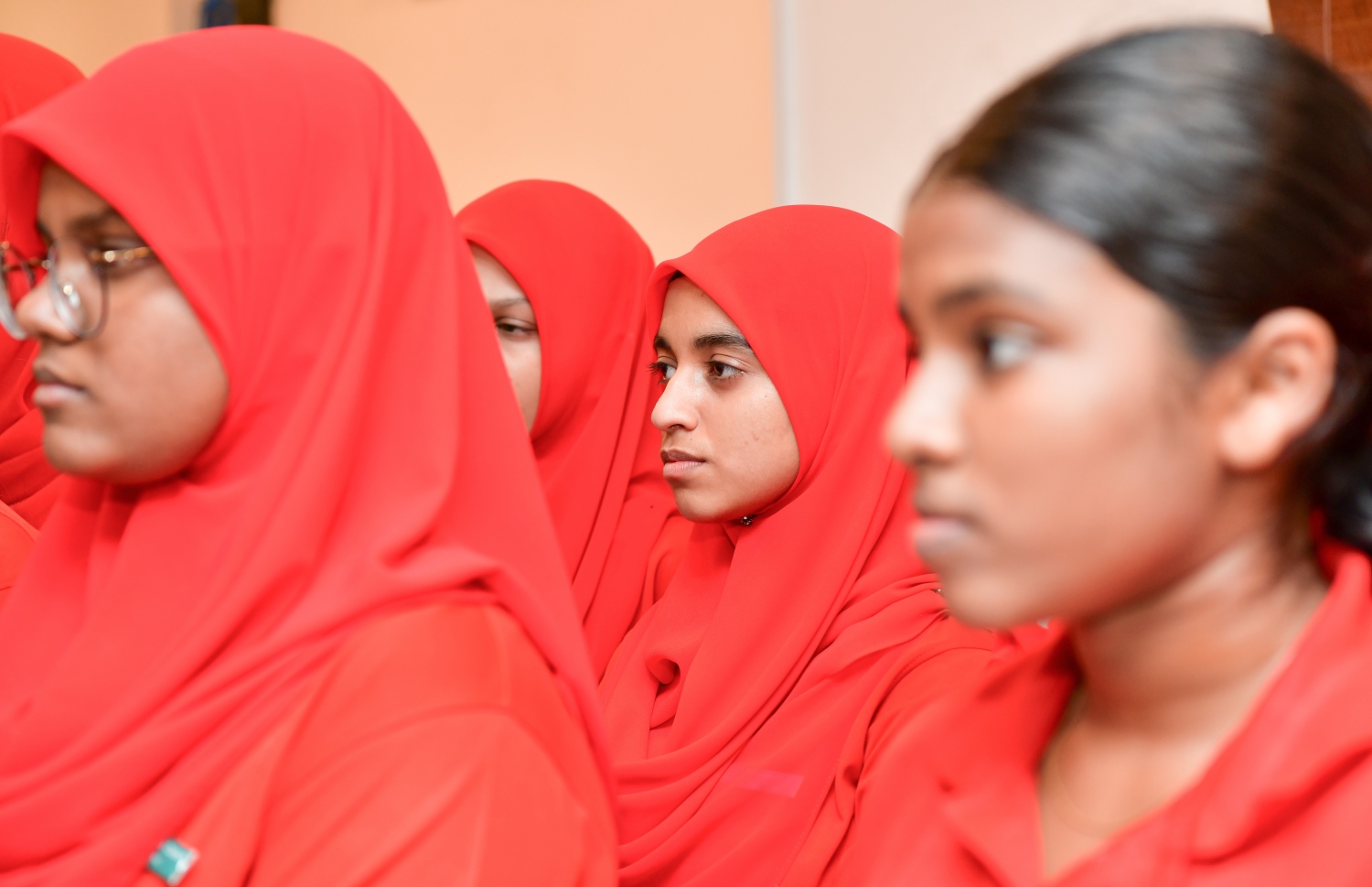 މާލެ- ނޮވެމްބަރު 7، 2022: ނޫސްވެރިކަމާ ބެހޭ މައުލޫމާތު ހޯދަން އިސްކަންދަރު ސްކޫލުގެ ބައެއް ދަރިވަރުން "މިހާރު" ނޫހަށް ކުރި ޒިޔާރަތް -- ފޮޓޯ: ނިޝާން އަލީ