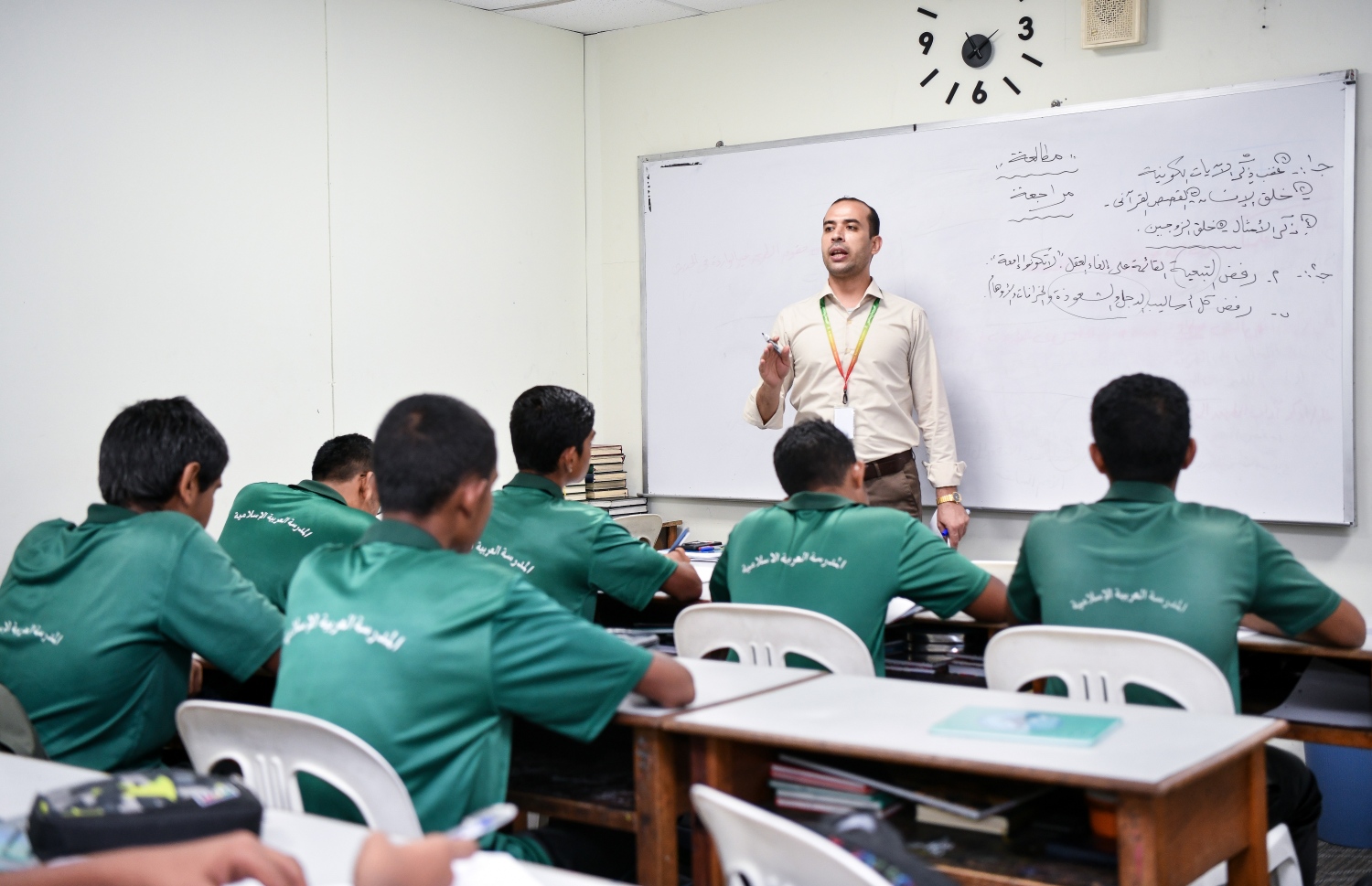 އަރަބިއްޔާ ސްކޫލުގެ ދަރިވަރުންތަކެއް ކްލާސްރޫމެއްގައި ކިޔަވަނީ-- ފޮޓޯ: ނިޝާން އަލީ / މިހާރު