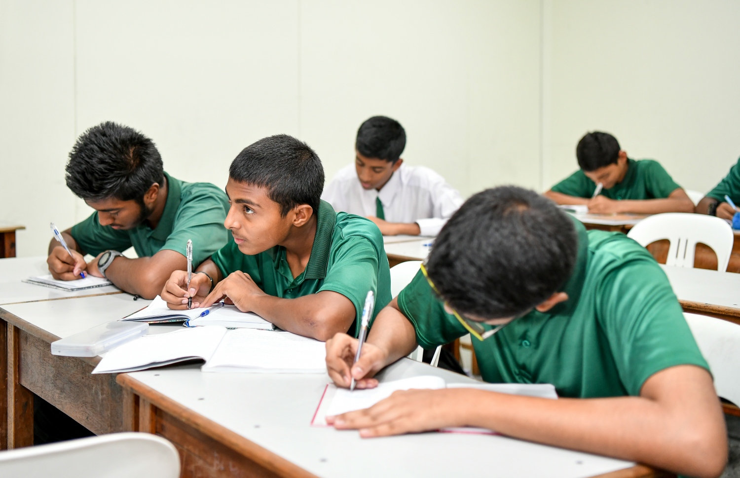 އަރަބިއްޔާ ސްކޫލުގެ ދަރިވަރުންތަކެއް ކްލާހެއްގައި ކިޔަވަނީ-- ފޮޓޯ: ފަޔާޒް މޫސާ/ މިހާރު