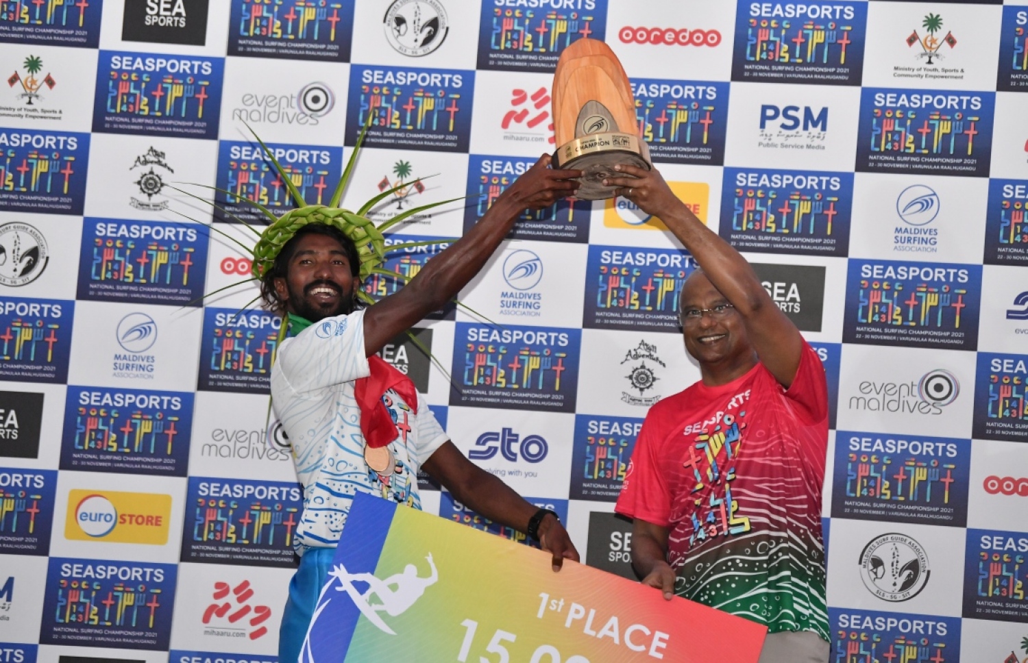 ސާފިން ޗެމްޕިއަން އަށް ރައީށް ސޯލިހު (ކ) އިނާމު ދެއްވަނީ.