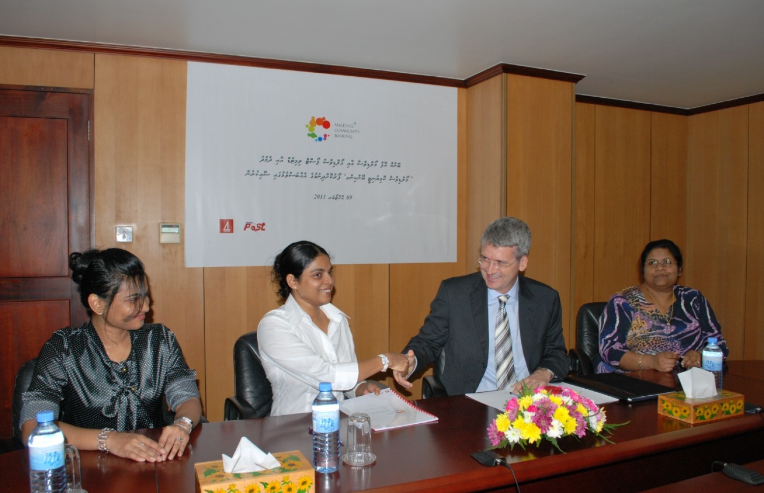 ބީއެމްއެލާއި ޕޯސްޓް ލިމިޓެޑްގެ ހަފުލާއެއްގައި އައިސްތު (ކ) ބައިވެރިވެވަޑައިގަންނަވަނީ.