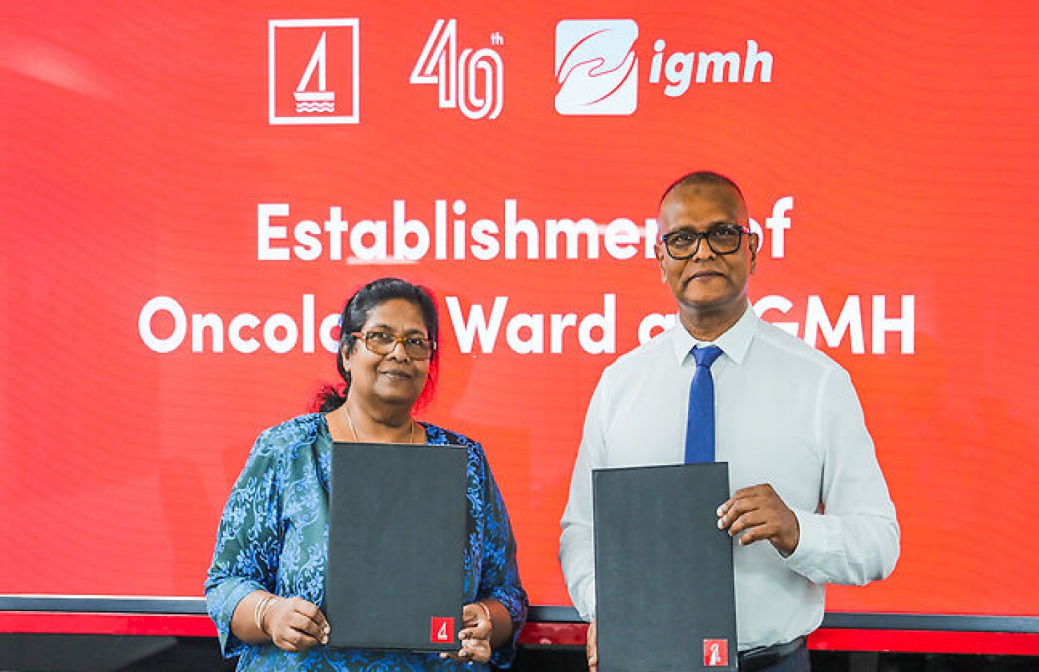 ދާދި ފަހުން ބޭއްވި ރަސްމިއްޔާތެއްގައި އައިސްތު އާއި އައިޖީއެމްއެޗުގެ ސީއީއޯ ބަންދު ސަލީމް ފޮޓޯއަކަށް ތައްޔާރު ވެގެން.