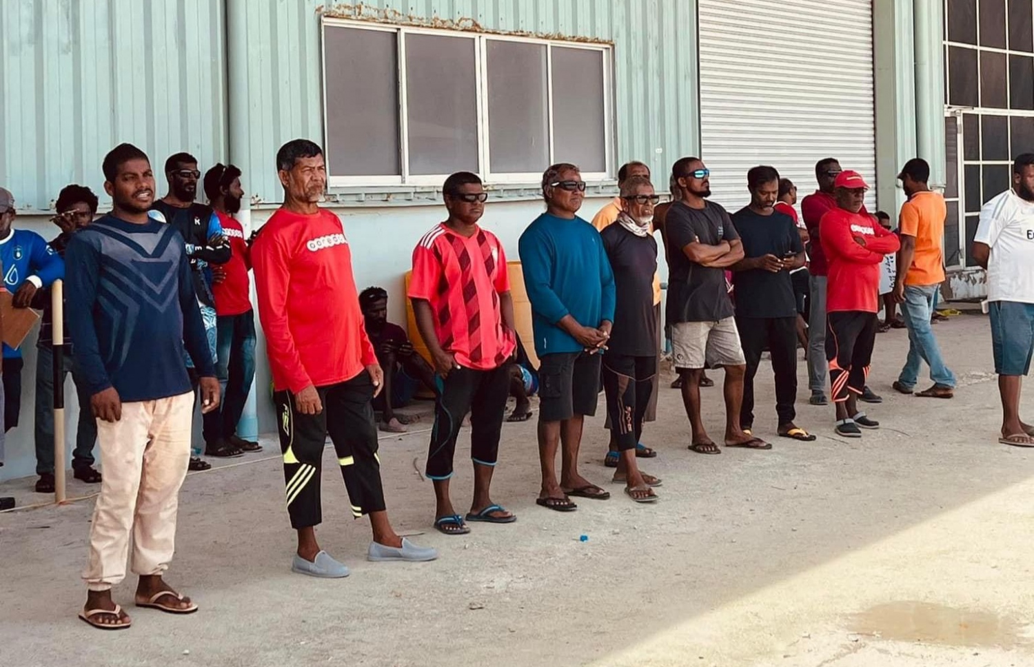 މާސްދޫގައި މަސްވެރިން ކުރަމުންދާ މުޒާހަރާ.-- ފޮޓޯ: ސޯޝަލް މީޑިއާ