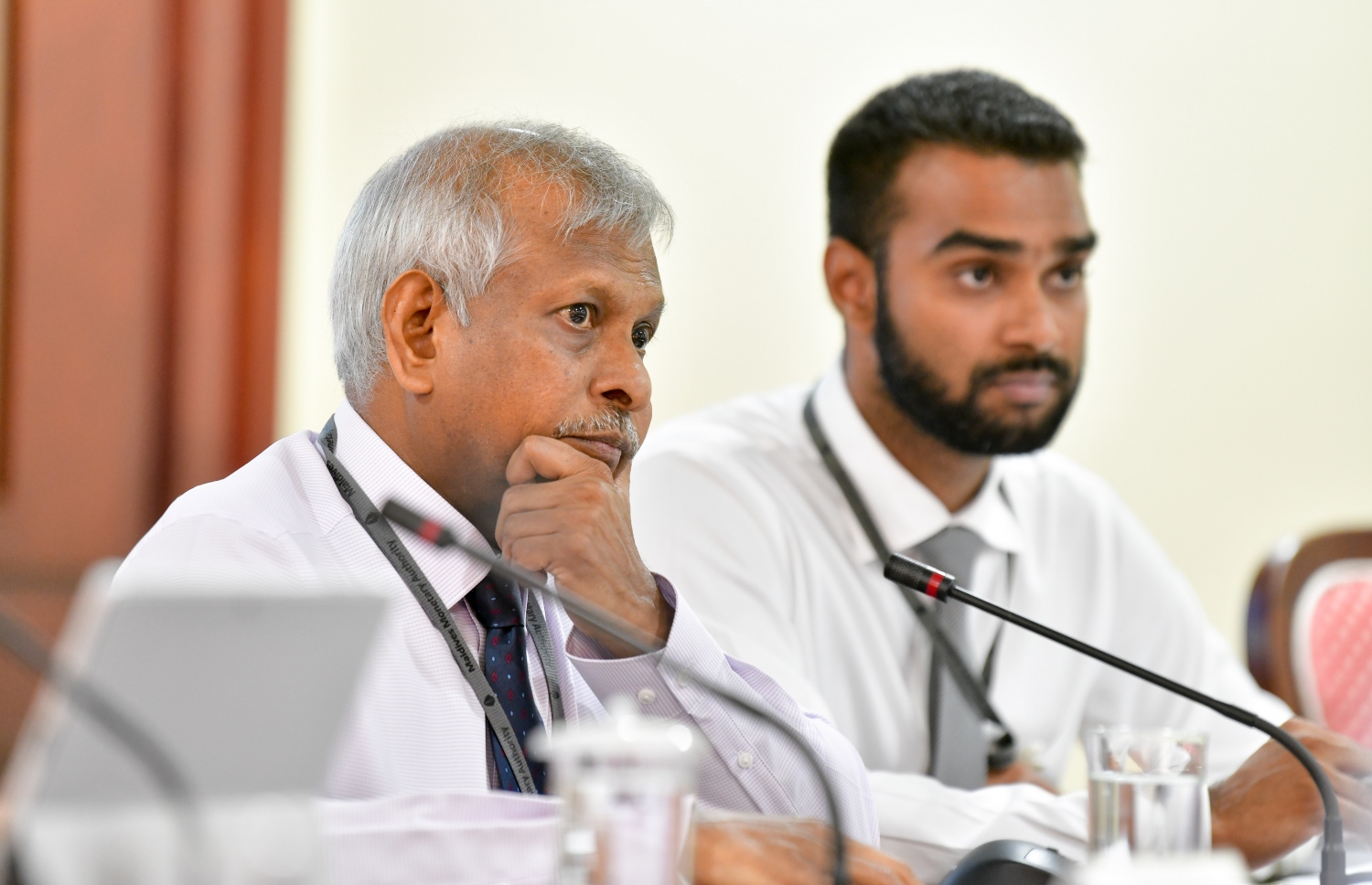 ބަޖެޓު ކޮމިޓީގައި ގަވަރުނަރު މެންބަރުގެ ސުވާލުތަކަށް ޖަވާބުދެއްވަނީ-- ފޮޓޯ: ނިޝާން އަލީ/ މިހާރު