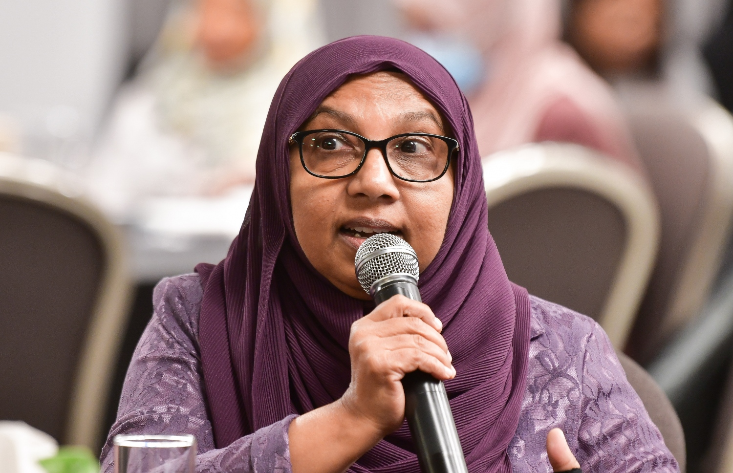 ނުކުޅެދުންތެރިކަން ހުންނަ މީހުންނަށް ދިމާވާ މައްސަލަތަކާ ގުޅޭގޮތުން މަޝްވަރާކުރުމަށް ބާއްވާ "ރިވެލި ފޯރަމް 2022"ގައި ޖެންޑާ މިނިސްޓަރު އައިޝަތު މުހައްމަދު ދީދީ ވާހަކަދައްކަވަނީ -- ފޮޓޯ: ފަޔާޒް މޫސާ | މިހާރު