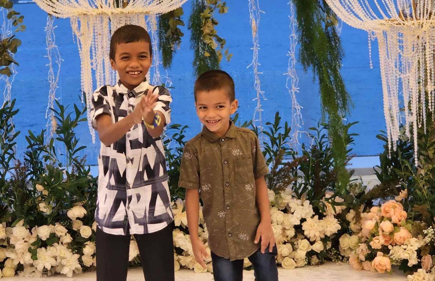 އަމަން އޭނާގެ ކޮއްކޮއާއެކު --