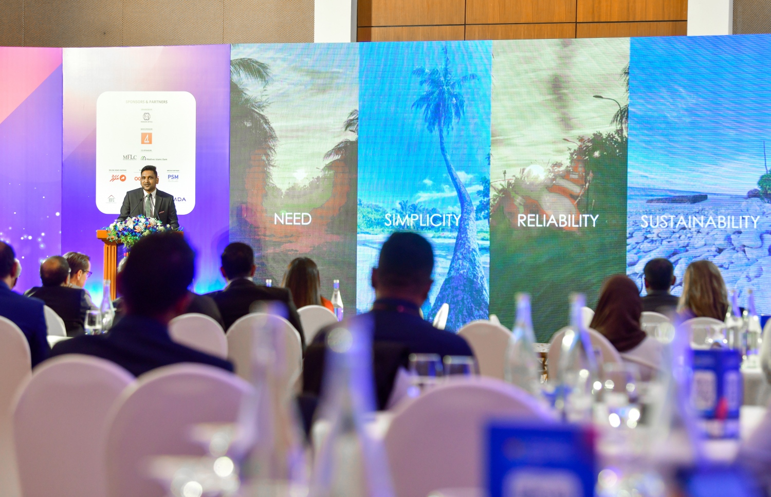 މާލެ: ނޮވެމްބަރު 16، 2022: ޕެންޝަން އޮފީހުން ފެށި "މޯލްޑިވްސް ފައިނޭންސް ފޯރަމް"ގައި ރާއްޖޭގެ ފައިނޭންސް ދާއިރާގެ ބައެއް ފަރާތްތަކުން ބައިވެރިވެ ވަނީ.-- ފޮޓޯ: ނިޝާން އަލީ /މިހާރު