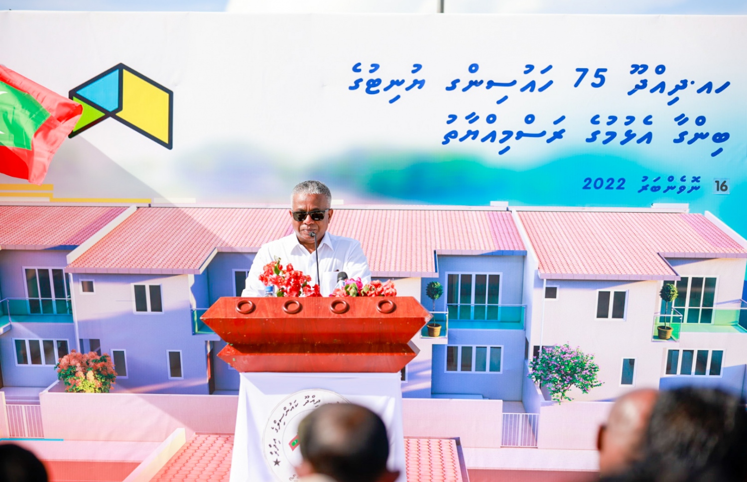 މި ސަރުކާރުން ހއ. ދިއްދޫގައި އަޅާ 75 ފްލެޓްގެ ބިންގާ އެޅުމަށް ބޭއްވި ރަސްމިއްޔާތުގައި ހައުސިންގެ ސްޓޭޓް މިނިސްޓަރު އަކްރަމް ކަމާލުއްދީން ވާހަކަދައްކަވަނީ -- ފޮޓޯ: ހައުސިން މިނިސްޓްރީ