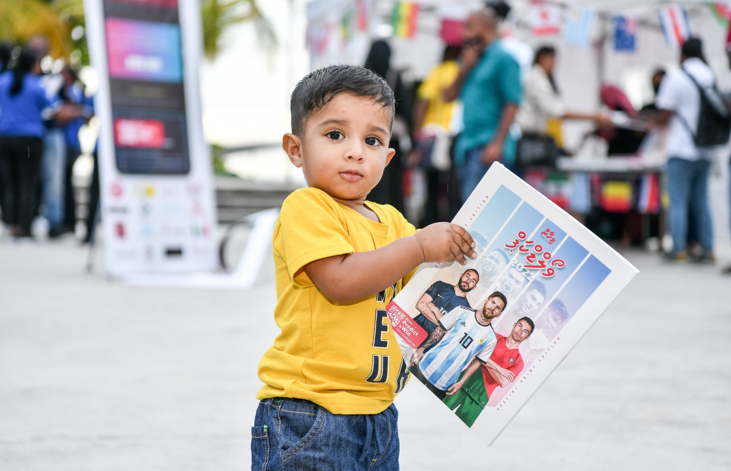 އާދިއްތަ ދުވަހު ގަތަރުގައި ފަށާ ވޯލްޑް ކަޕަަށް އަމާޒުކޮށް، "މިހާރު" އިން ތައްޔާރު ކުރި ގައިޑް ނެރުމަށް ބޭއްވި ރަސްމިއްޔާތުގެ ތެރެއިން:"މިހާރު" ގެ ވޯލްޑް ކަޕް ގައިޑްގެ އިތުރުން މިހާރުން ތައްޔާރު ކޮށްފައިވާ ސްކޯ ޗާޓް ވެސް ވަނީ ހިލޭ ބަހާފައި.-- ފޮޓޯ: ފަޔާޒް މޫސާ/ މިހާރު