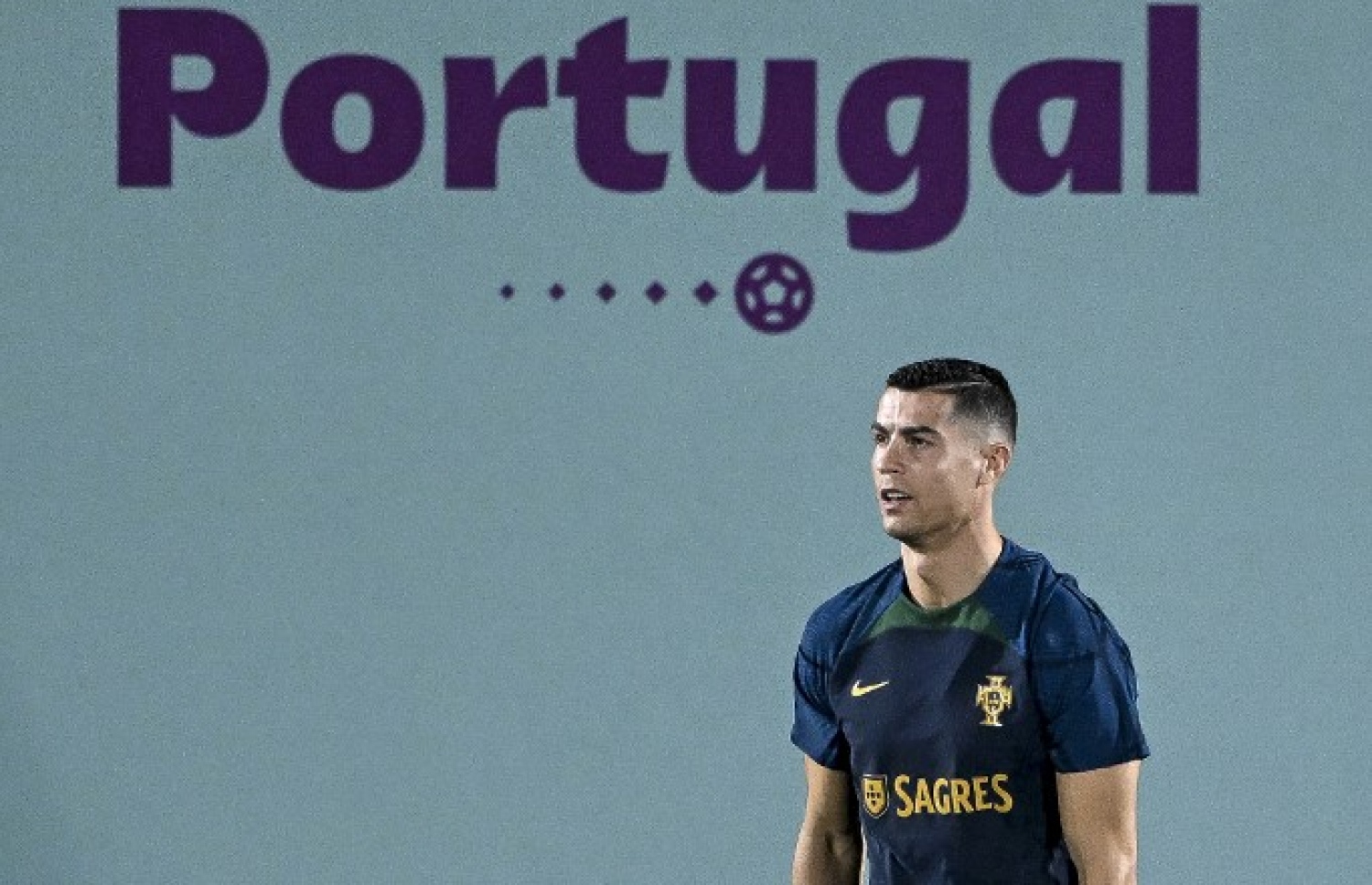 ގަތަރުގައި ރޮނާލްޑޯ ޕޯޗުގަލް ޓީމާ އެކު ފަރިތަކުރުންތަކުގައި.-- ފޮޓޯ: އޭއެފްޕީ