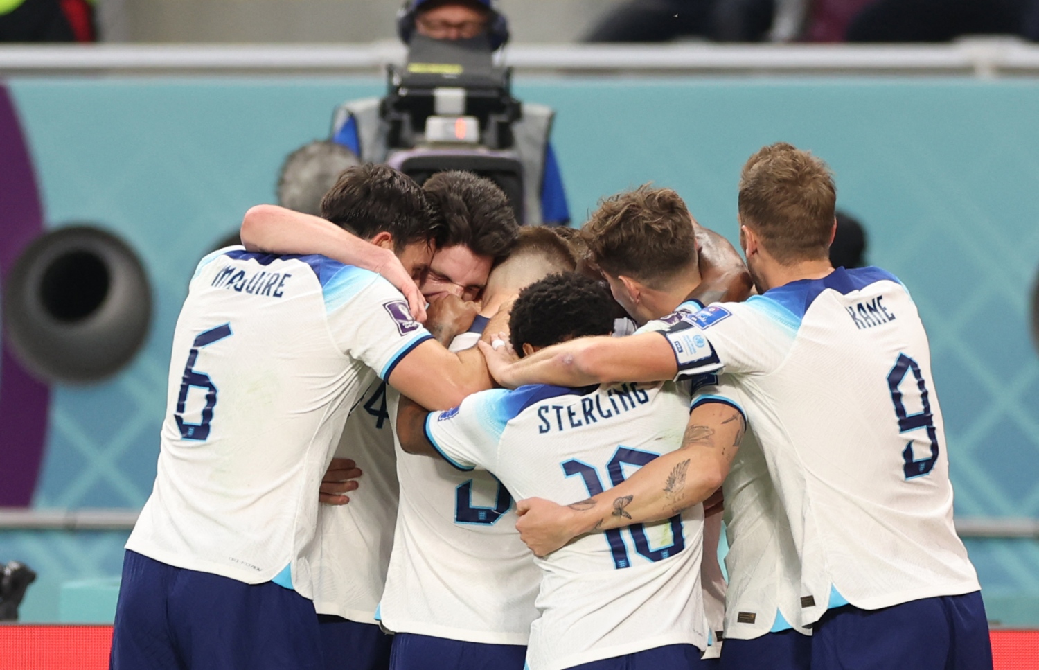 އިންގްލެންޑްގެ ކުޅުންތެރިން ލަނޑު ޖެހުމަށް ފަހު އުފާ ފާޅު ކުރަނީ --- ފޮޓޯ: އޭއެފްޕީ