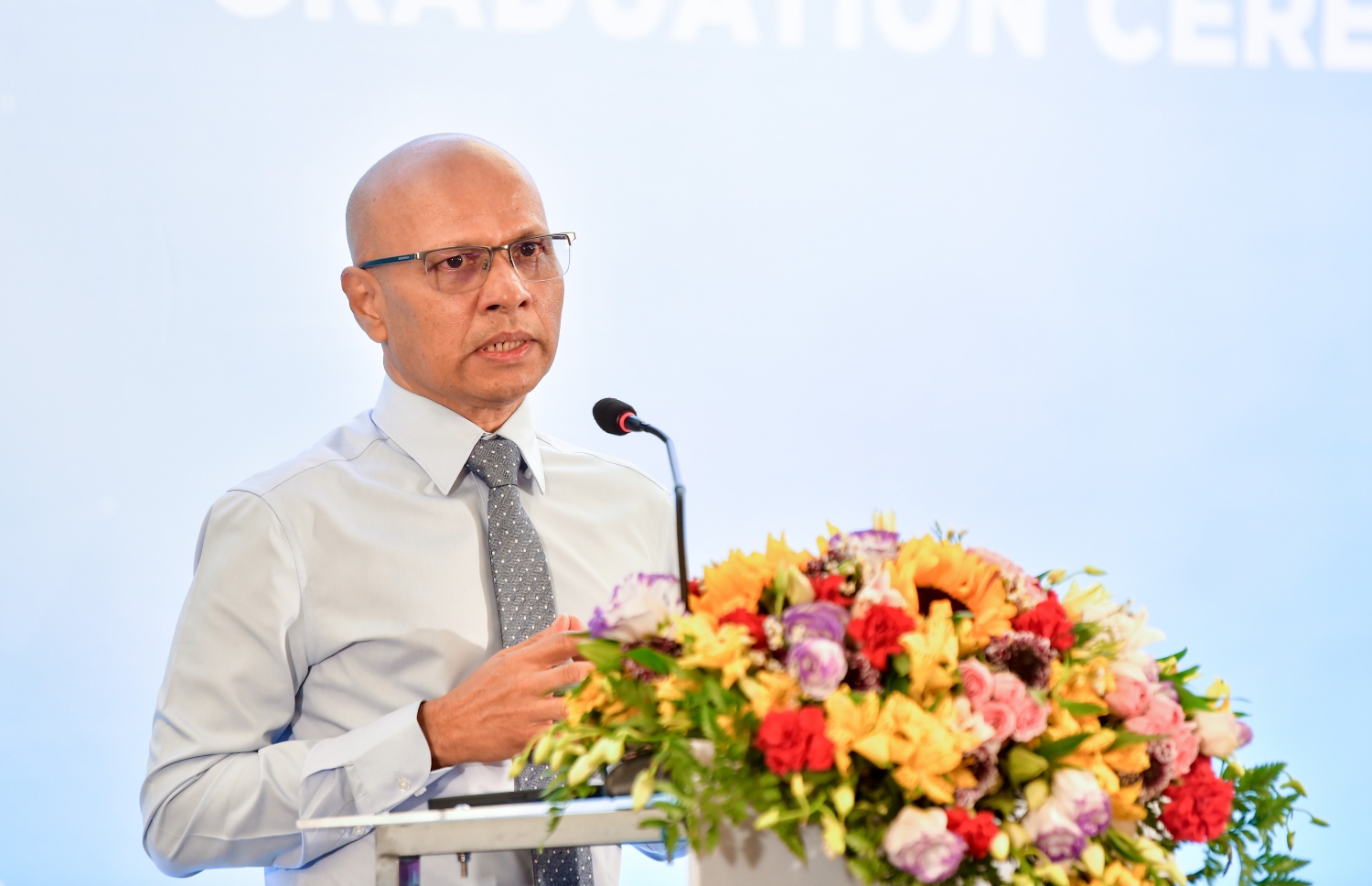 ދިރާގުގެ އެޕްރެންޓިސް ޕްރޮގްރާމް ނިންމި ދަރިވަރުންގެ ދަސްވެނިވުން ފާހަގަކުރުމަށް މިއަދު ބޭއްވި ރަސްމިއްޔާތުގައި ދިރާގުގެ ސީއީއޯ އިސްމާއިލް ރަޝީދު ވާހަކަ ދައްކަވަނީ --ފޮޓޯ: ނިޝާން އަލީ | މިހާރު