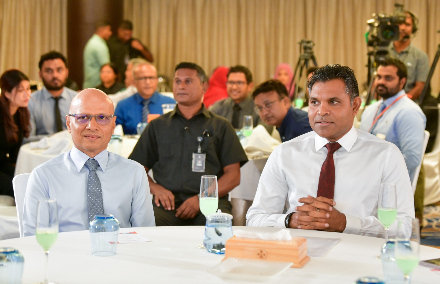 ނައިބް ރައީސް ފައިސަލް ނަސީމް އަދި ދިރާގުގެ ސީއީއޯ އިސްމާއިލް ރަޝީދު މިއަދުގެ ރަސްމިއްޔާތުގައި ބައިވެރިވެވަޑައިގަންނަވަނީ ---ފޮޓޯ: ނިޝާން އަލީ | މިހާރު