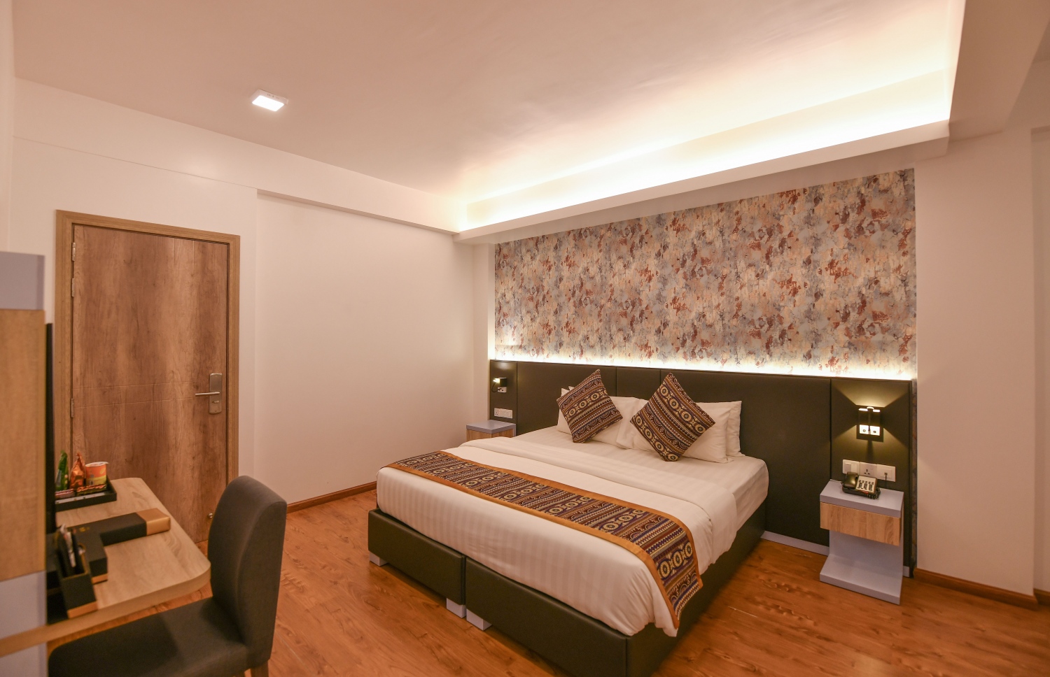 އެރީނާގެ ރޫމެއްގެ އެތެރެ: އެރީނާ އިން 130 އެނދު އޮޕަރޭޓް ކުރޭ-- ފޮޓޯ: ނިޝާން އަލީ/ މިހާރު