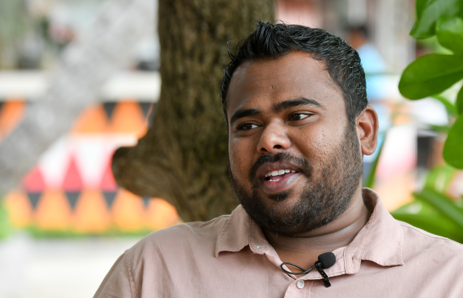 ސޮލާހު "މިހާރު" އަށް އިންޓަވިއު ދެއްވަނީ -- ފޮޓޯ: ނިޝާން އަލީ/ މިހާރު