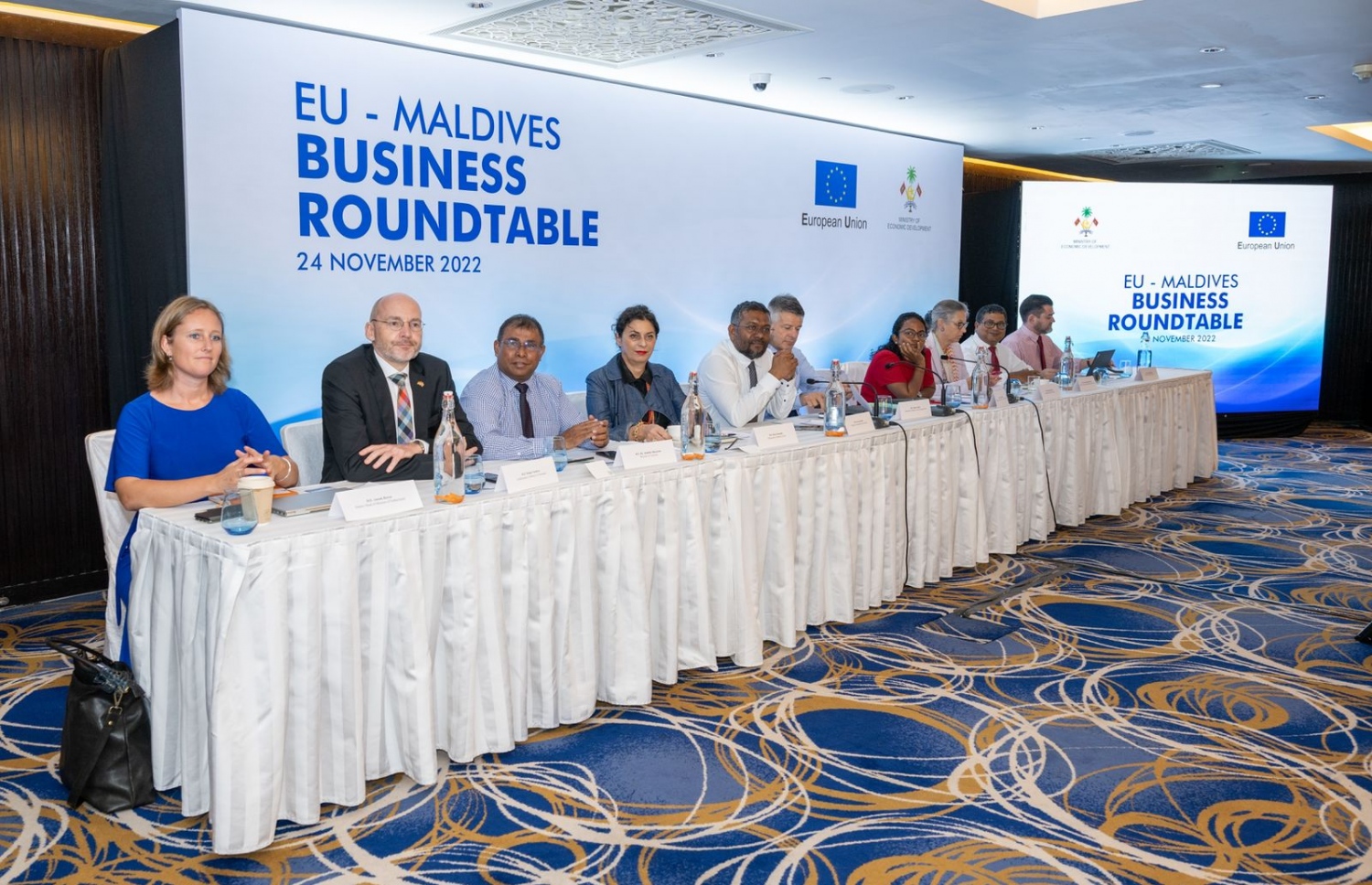 އީޔޫ އާއި ރާއްޖެއާ ދެމެދު ކުރިއަށް ގެންދާ ބިޒްނަސް ރައުންޑް ޓޭބަލް ހޮޓެލް ޖެންގައި ކުރިއަށް ގެންދަނީ -- ފޮޓޯ: އިކޮނޮމިކް މިނިސްޓްރީ