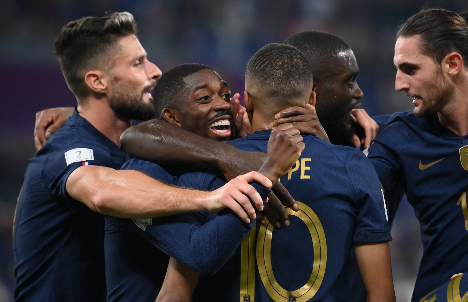 ފްރާންސްގެ ކުޅުންތެރިން ލަނޑު ޖެހުމަށް ފަހު އުފާފާޅު ކުރަނީ: އެ ޓީމުގެ ސްކޮޑުގައި ޒުވާން ކުޅުންތެރިން ގިނަ --- ފޮޓޯ: އޭއެފްޕީ