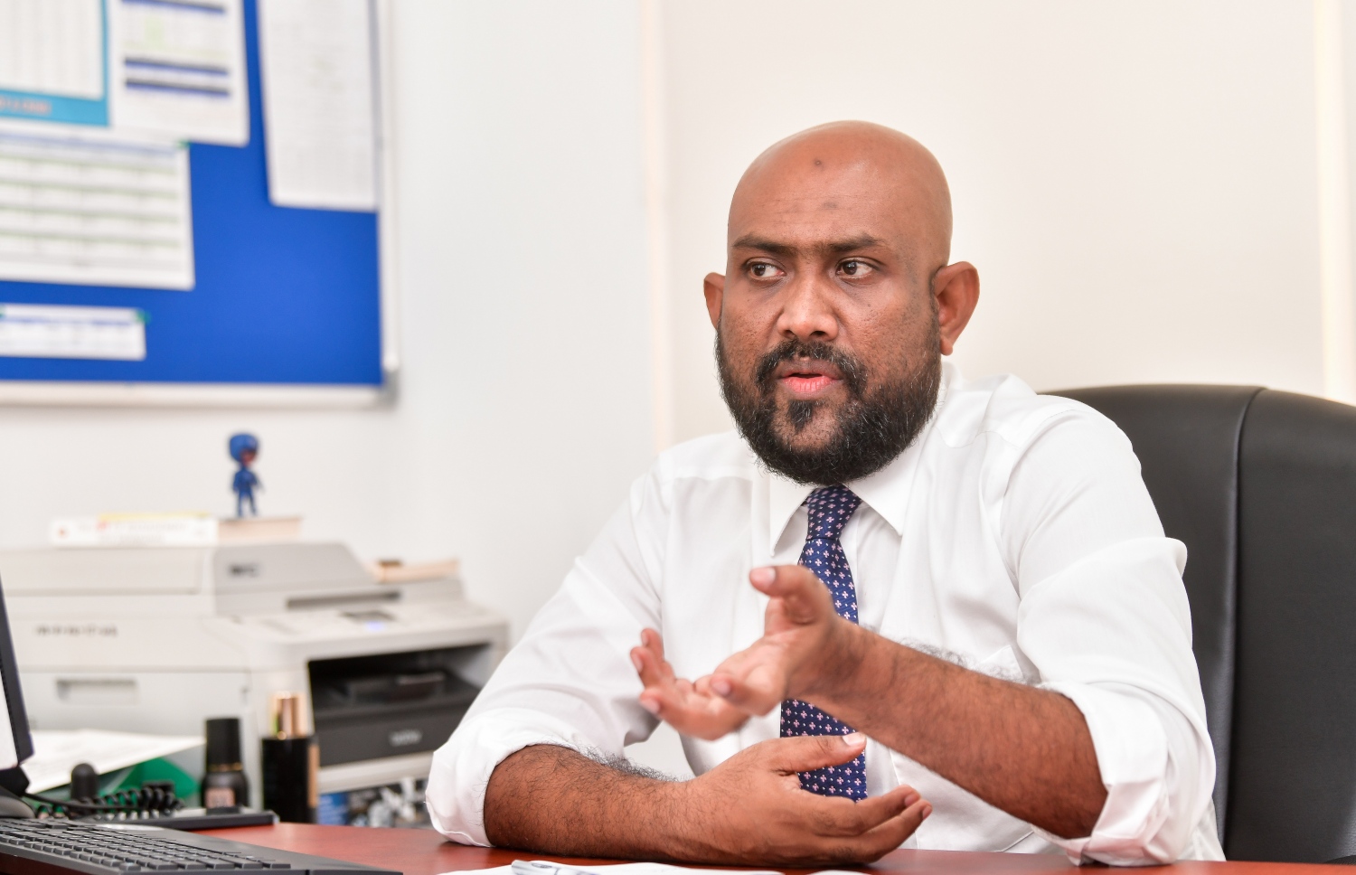 އޭސީސީގެ ރައީސް ޝާމިލް "މިހާރު"އާ ވާހަކަ ދައްކަވަނީ. -- ފޮޓޯ: ނިޝާން އަލީ | މިހާރު