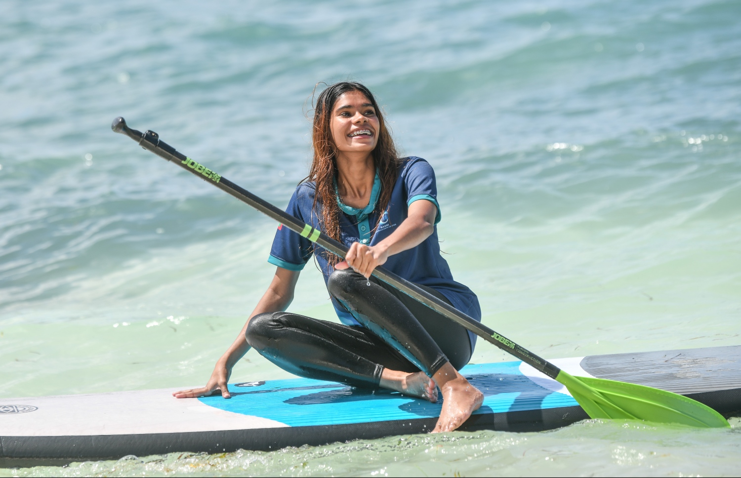 ޕެޑުލް ބޯޑުގައި ޝައުފާ އިށީންދެގެން: އޭނާ އަކީ އެންމެ ކުޑަ އިރު ވެސް މޫދު ކުޅިވަރުތައް ކުޅެން ޝައުގުވެރިކަން ހުރި ޒުވާނެއް-- ފޮޓޯ: ނިޝާން އަލީ/ މިހާރު