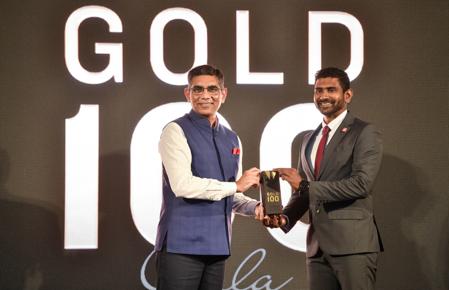 ގޯލްޑް 100 އެވޯޑު ބީއެމްއެލްއަށް ހަވާލުކުރަނީ--ފޮޓޯ:ފަޔާޒް މޫސާ/މިހާރު