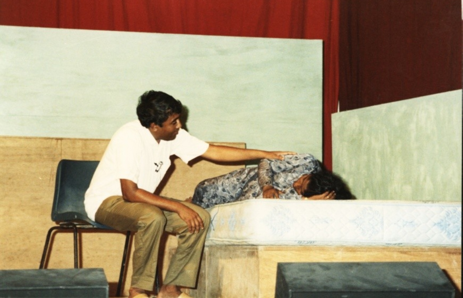 އަޑުގެ އަހަރީ ދުވަހަކު ބޭއްވި ތަމްސީލެއްގައި ސަމަރޭ -- ފޮޓޯ: ބަދުރު