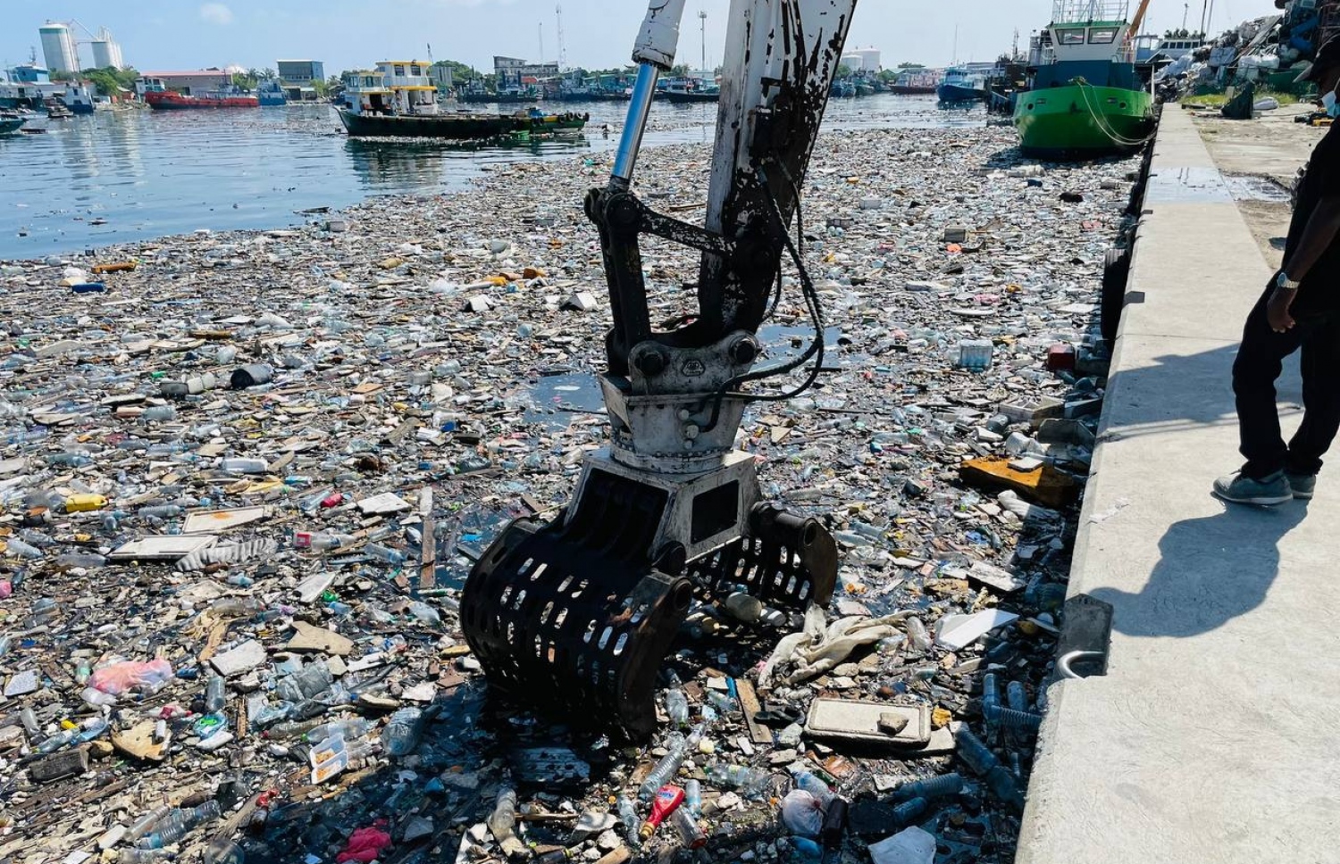 ތިލަފުށި ފަޅުތެރޭގައި އޮތް ކުނިތައް ނެގުމުގެ މަސައްކަތް ވެމްކޯއިން ކުރަނީ -- ފޮޓޯ: ވެމްކޯ