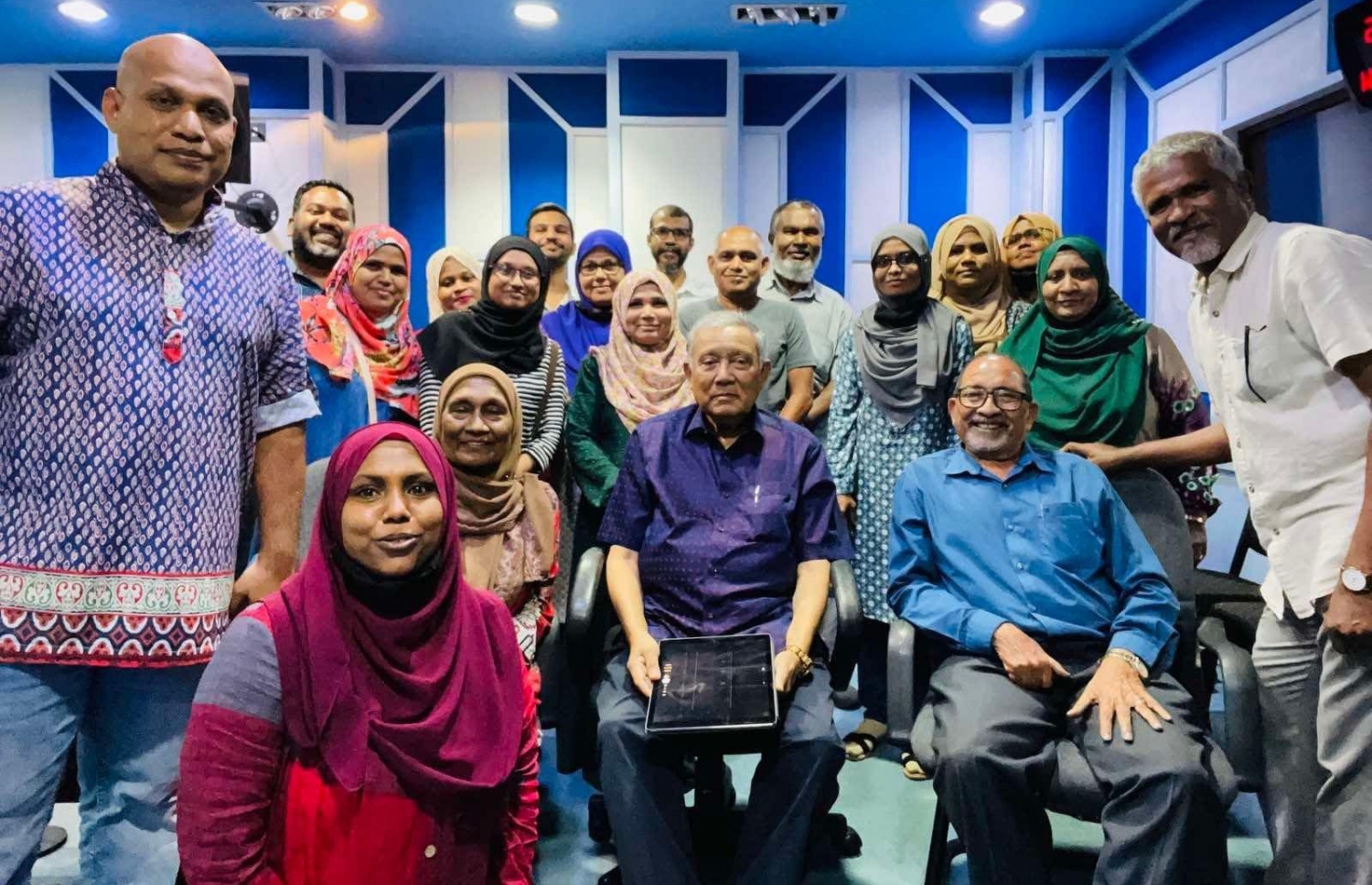 އަޑުގައި ކުރިން އުޅުއްވި ބޭފުޅުންނާއި މިހާރު އުޅުއްވާ ބައެއް ބޭފުޅުން ދާދިފަހުން ފޮޓޯއަކަށް ހުއްޓިގެން -- ފޮޓޯ: ނަސްރުﷲ އިދުރީސް