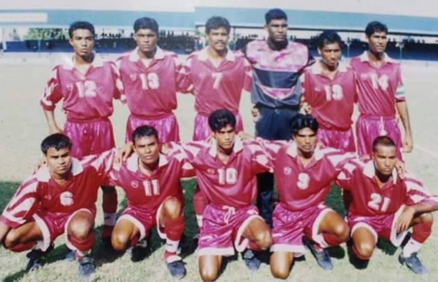 ކޭޑީ (19) ހުއްރިއްޔާގެ ފުރަތަމަ އެގާރައިގެ ގްރޫޕް ފޮޓޯއެއްގައި.