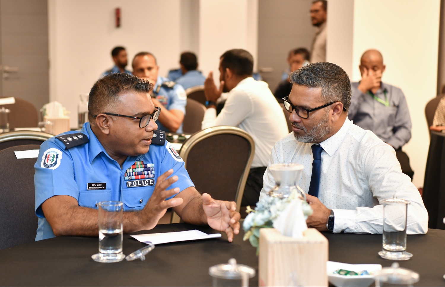 ސްކޭމްކޮށްގެން މީހުން އަތުން ފައިސާ ނަގަމުންދާ މައްސަލަތައް ހައްލު ކުރަން މުއައްސަސާތައް ގުޅިގެން މަސައްކަތް ކުރަން ބާއްވާ ވޯކްޝޮޕު ފެއްޓުމުގެ ރަސްމިއްޔާތުގެ ތެރެއިން  -- ފޮޓޯ: ނިޝާން އަލީ/ މިހާރު