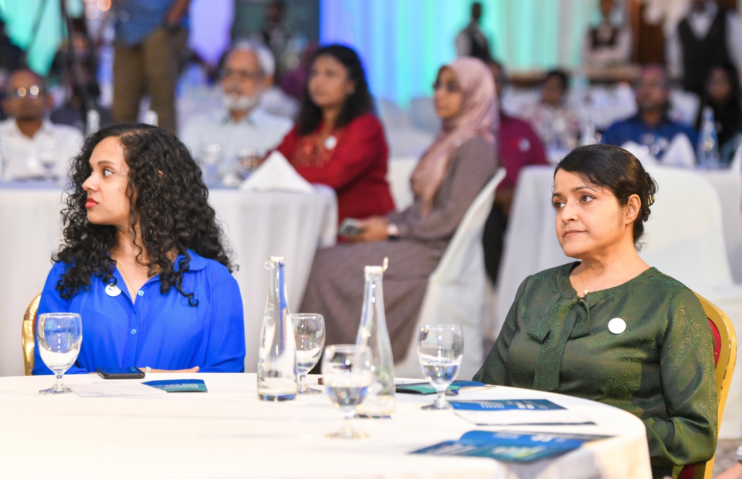 ނަފްސާނީ ދުޅަހެޔޮކަމަށް ގައުމީ ކެމްޕެއިން ފެށުމަށް ބޭއްވި ރަސްމިއްޔާތުގައި ހެރިޓޭޖް މިނިސްޓަރު ޔުމްނާ ބައިވެރިވެވަޑައިގަންނަވަނީ.-- ފޮޓޯ: ފަޔާޒު މޫސާ/ މިހާރު