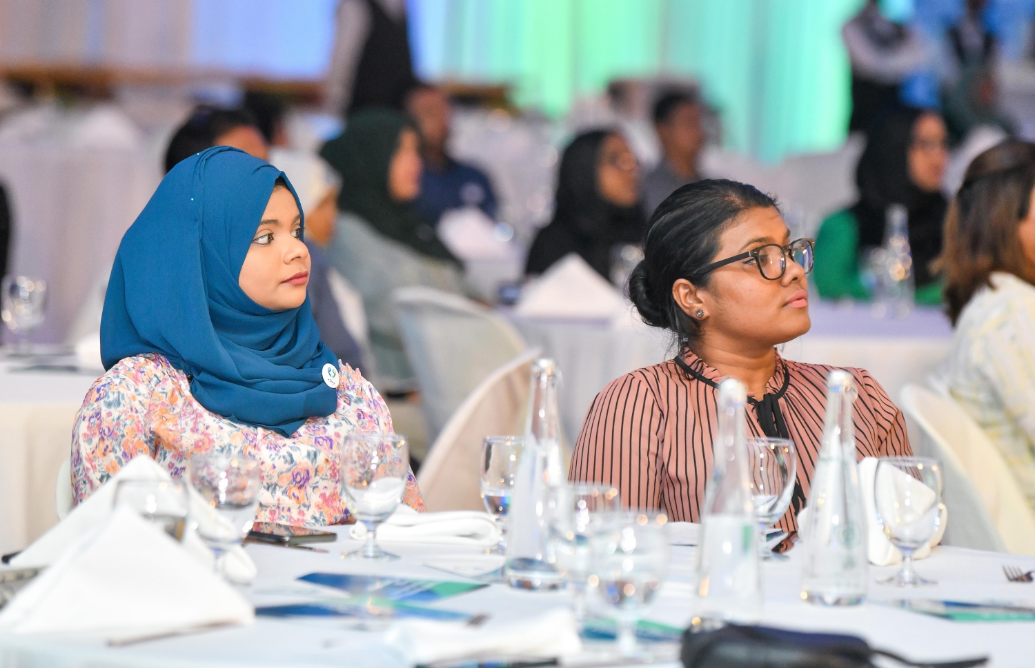 ނަފްސާނީ ދުޅަހެޔޮކަމަށް "ކިހިނެއް" ނަމުގައި ކެމްޕެއިން ފެށުމުގެ ރަސްމިއްޔާތުގައި ބައިވެރިވި ބައެއް މީހުން.-- ފޮޓޯ: ފަޔާޒު މޫސާ/ މިހާރު