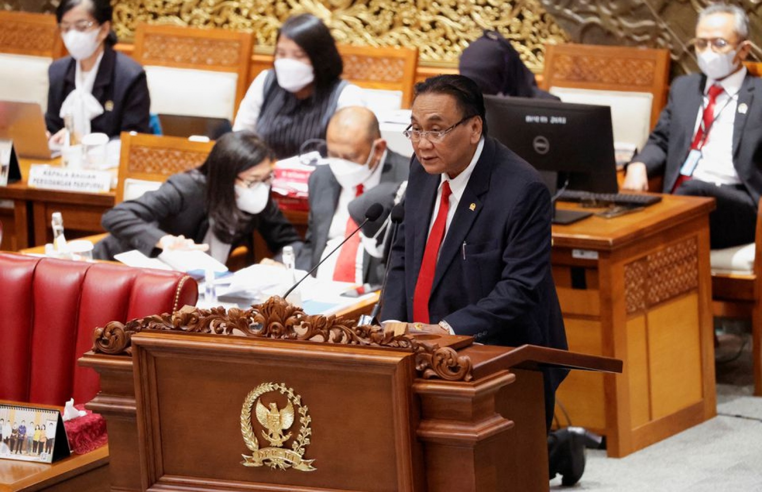 ޑިސެމްބަރ 6، 2022: އިންޑޮނީޝިޔާގެ ޕާލަމެންޓަރީ ކޮމިޝަންގެ ޗެއާމަން ބަމްބަންގް އުރްޔަންޓޯ އެ ގައުމުގެ ގާނޫނު ހަދާ މަޖިލީހުގެ މިއަދުގެ ޖަލްސާގައި ވާހަކަ ދައްކަވަނީ. --އޭއެފްޕީ